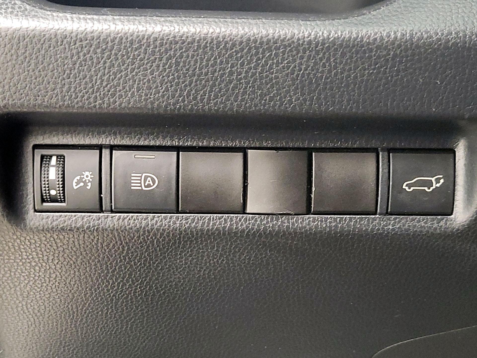 Thumbnail: 2020 Toyota RAV4 - 13