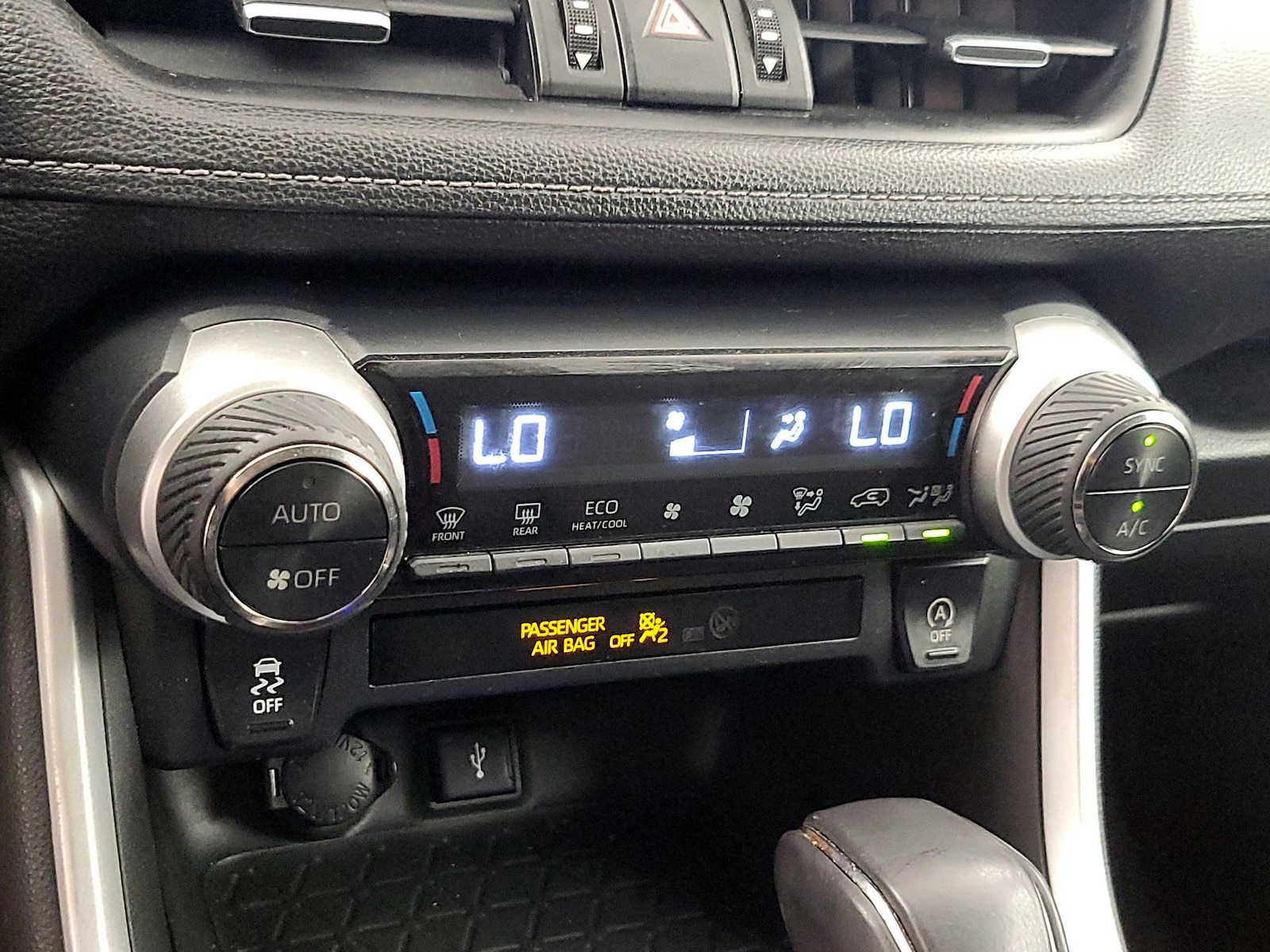 2020 Toyota RAV4 XLE Premium - Photo 17