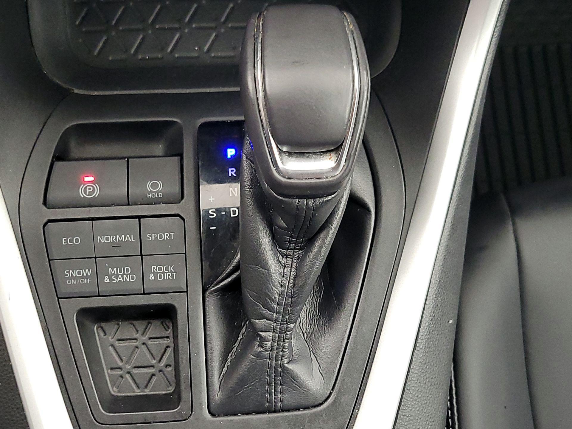 Thumbnail: 2020 Toyota RAV4 - 17