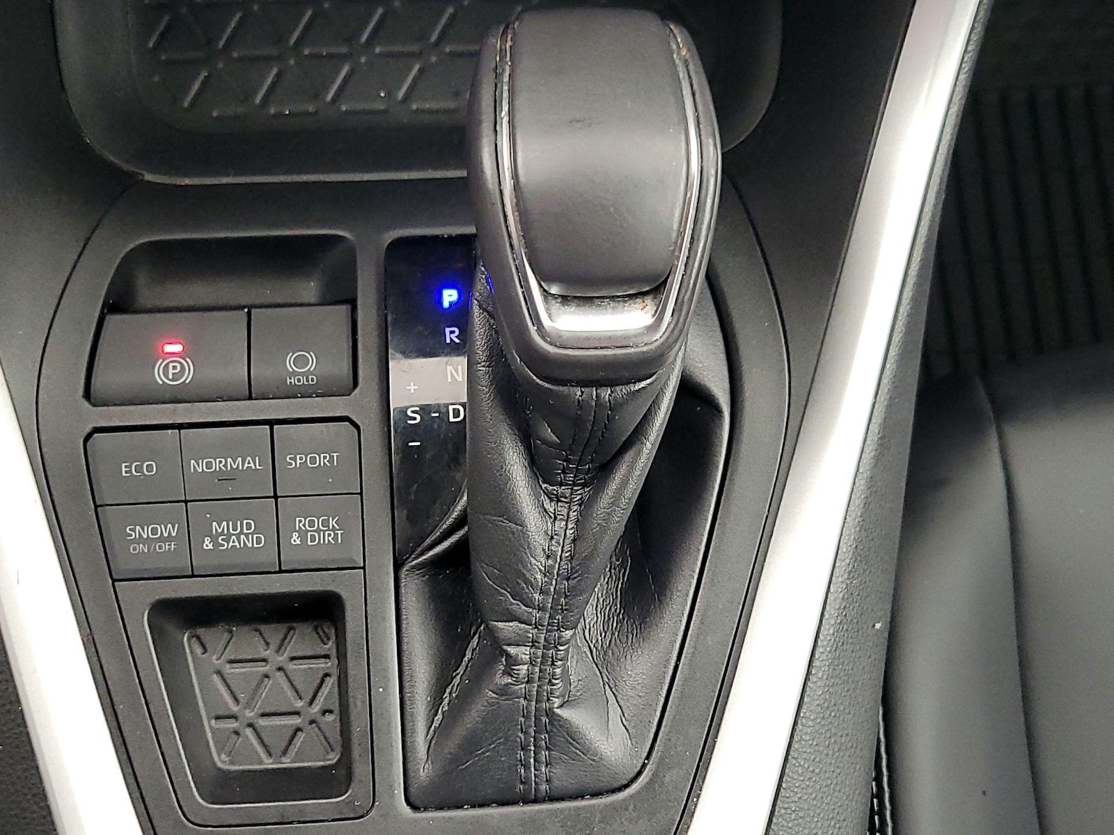 2020 Toyota RAV4 XLE Premium - Photo 18