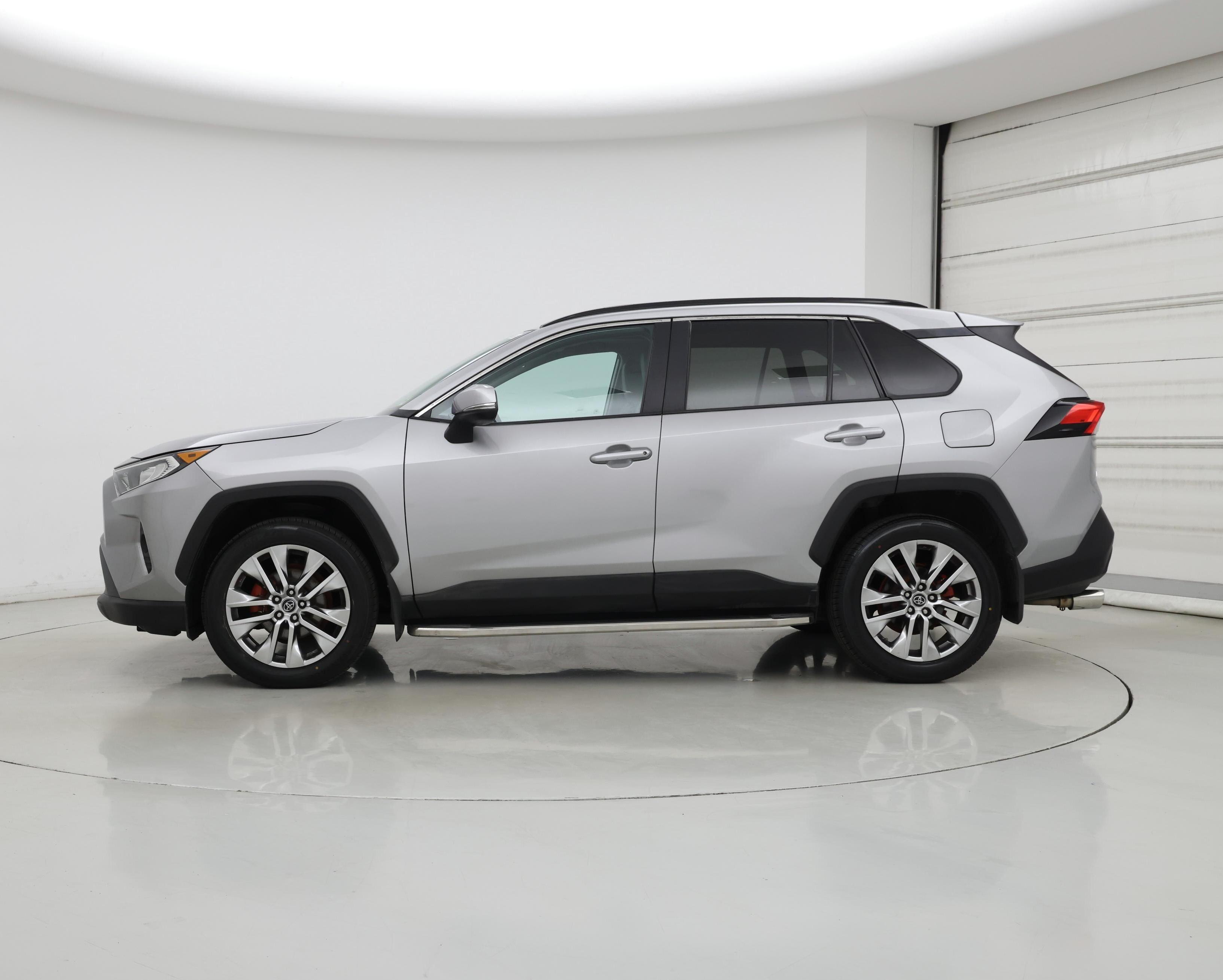 Thumbnail: 2020 Toyota RAV4 - 3