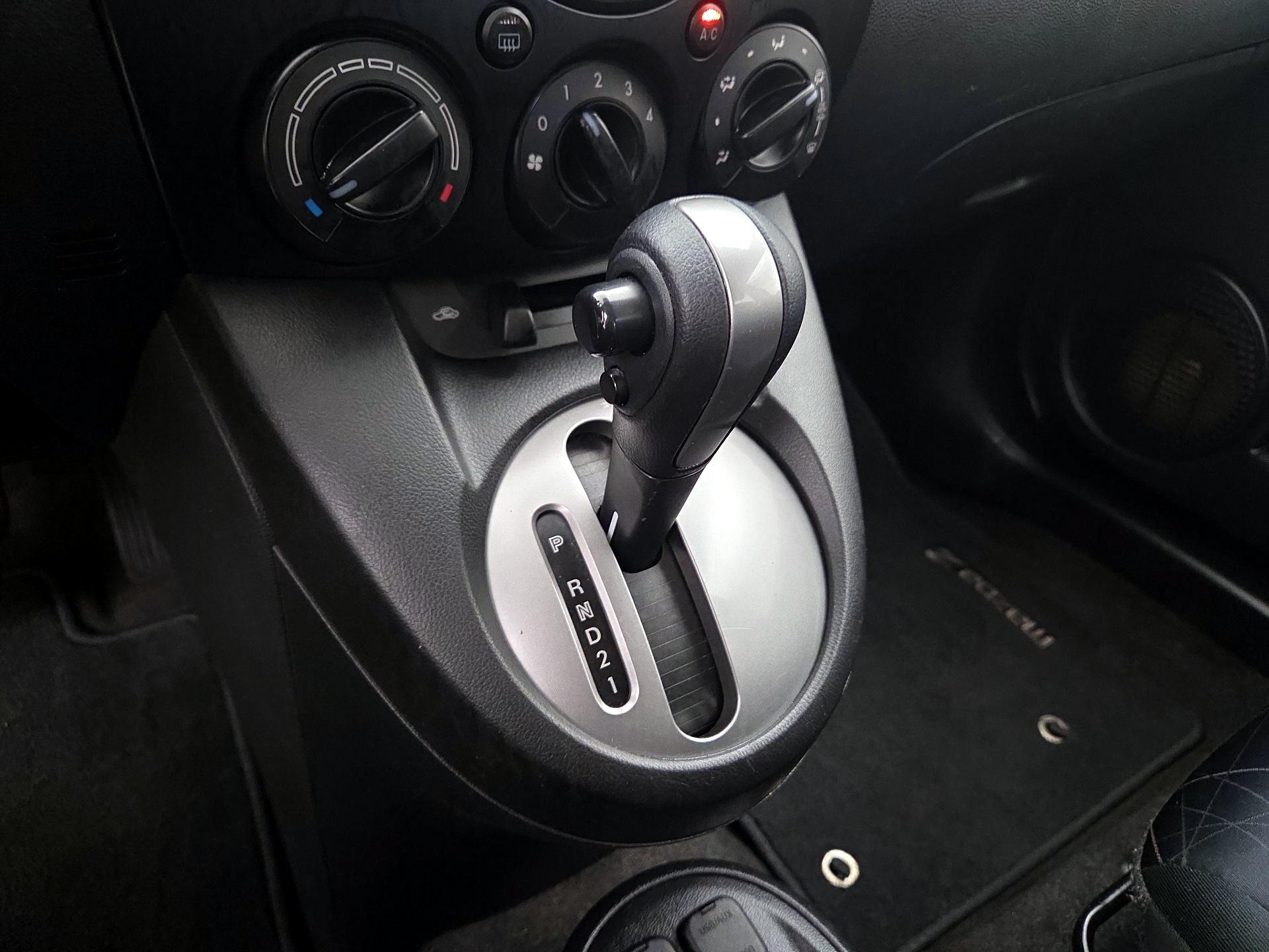 Thumbnail: 2014 Mazda Mazda2 - 16