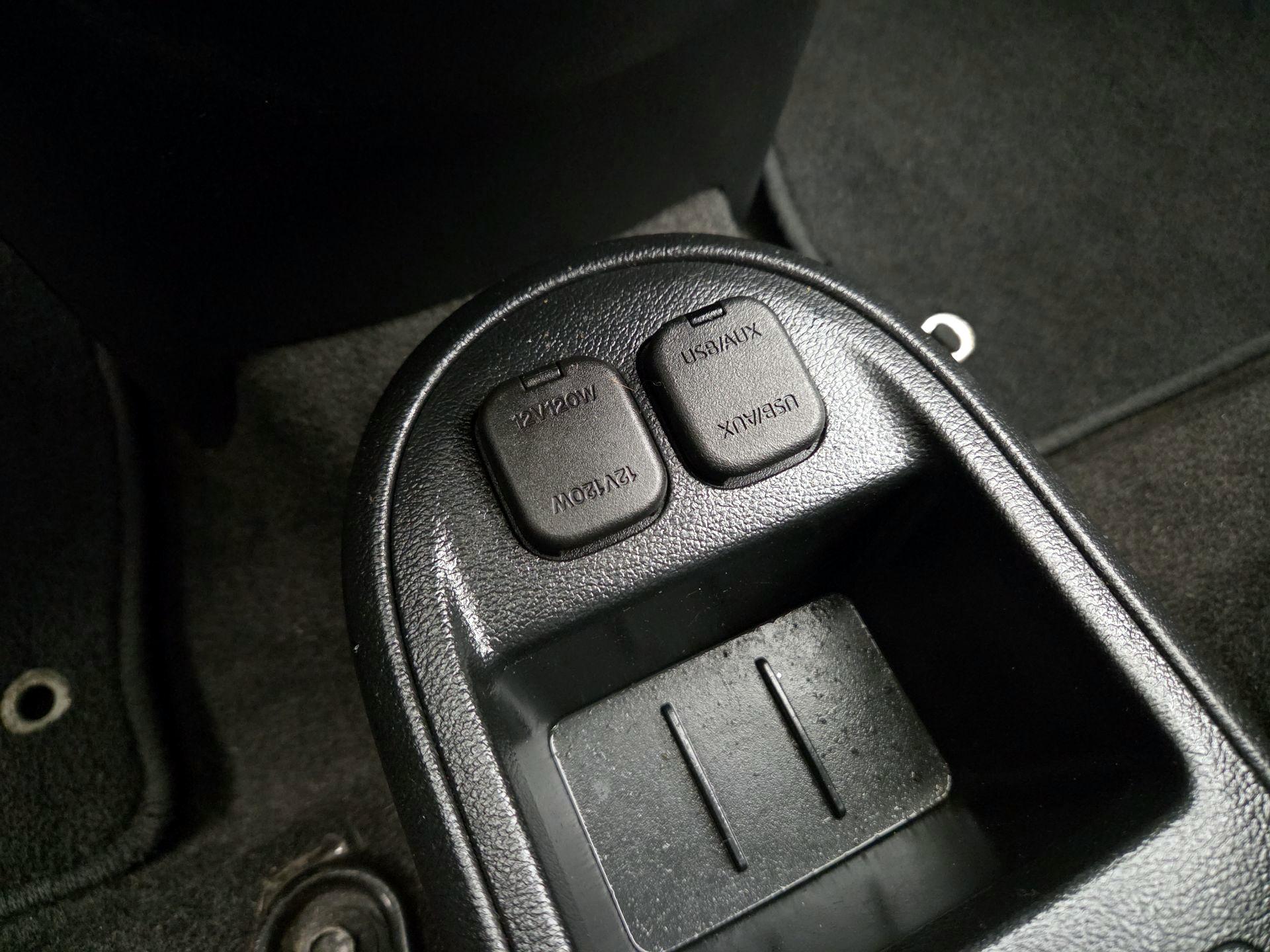 Thumbnail: 2014 Mazda Mazda2 - 17