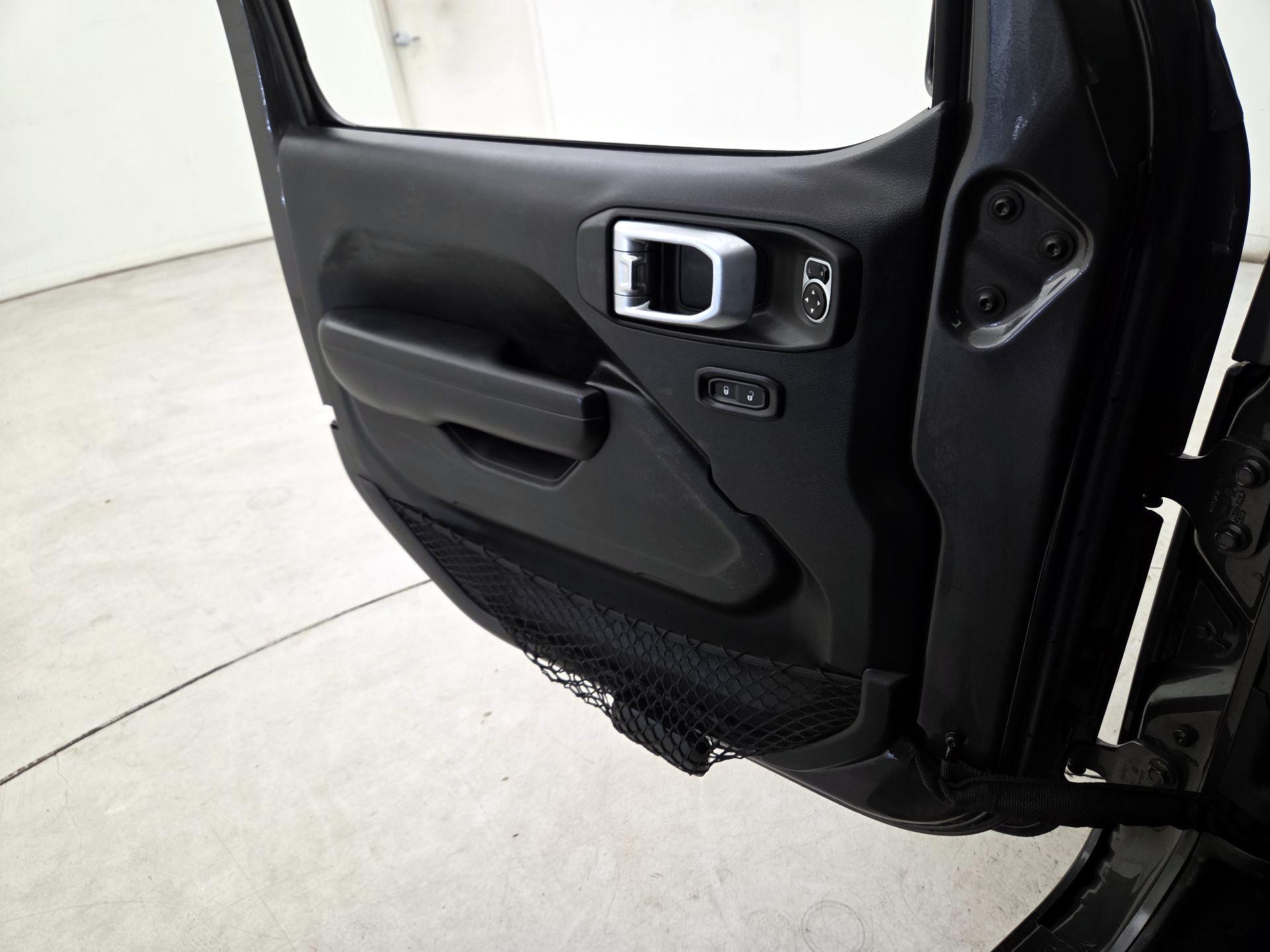 Thumbnail: 2018 Jeep Wrangler - 12