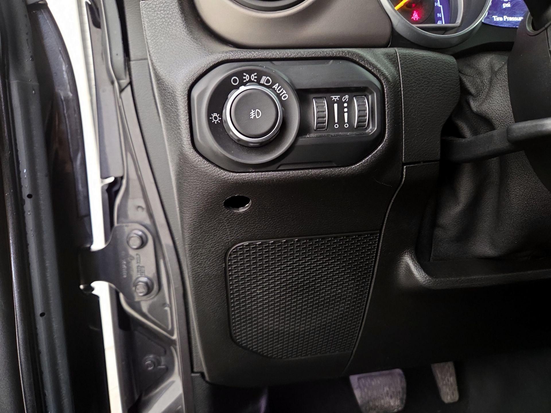 Thumbnail: 2018 Jeep Wrangler - 13