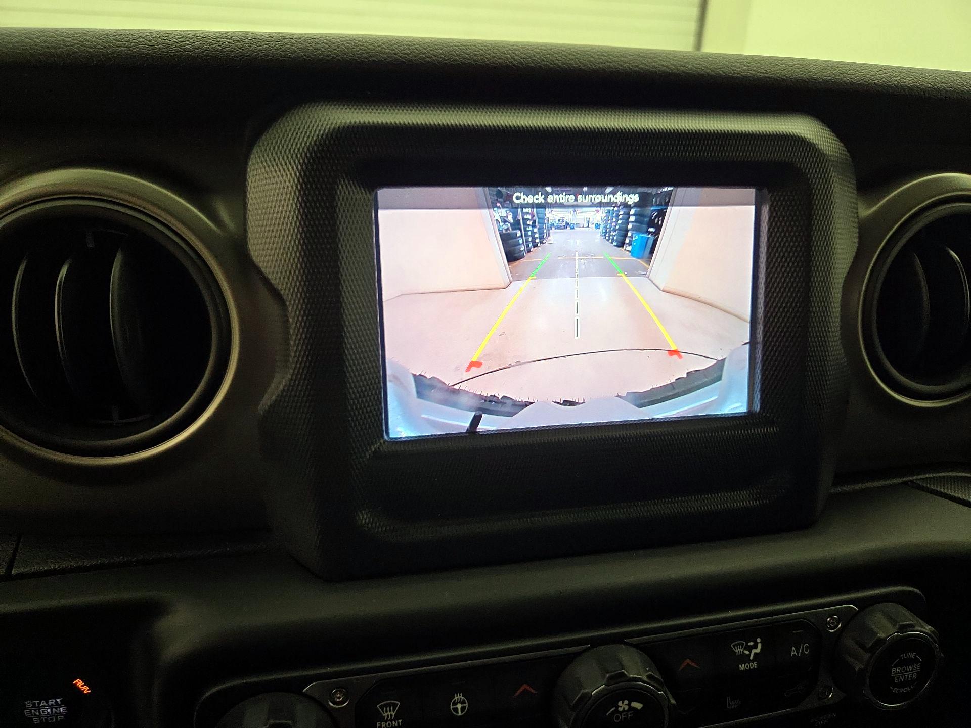 Thumbnail: 2018 Jeep Wrangler - 14