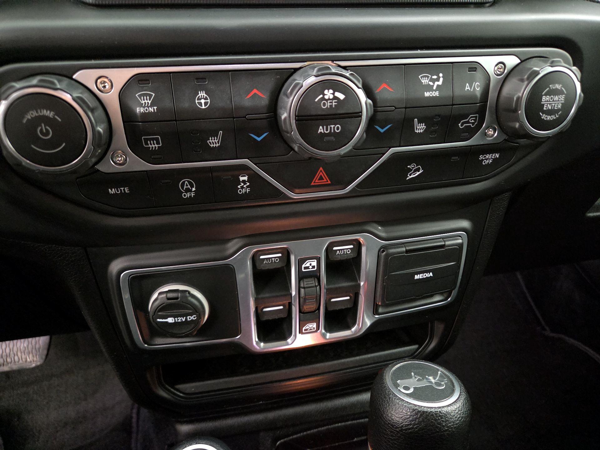 Thumbnail: 2018 Jeep Wrangler - 16