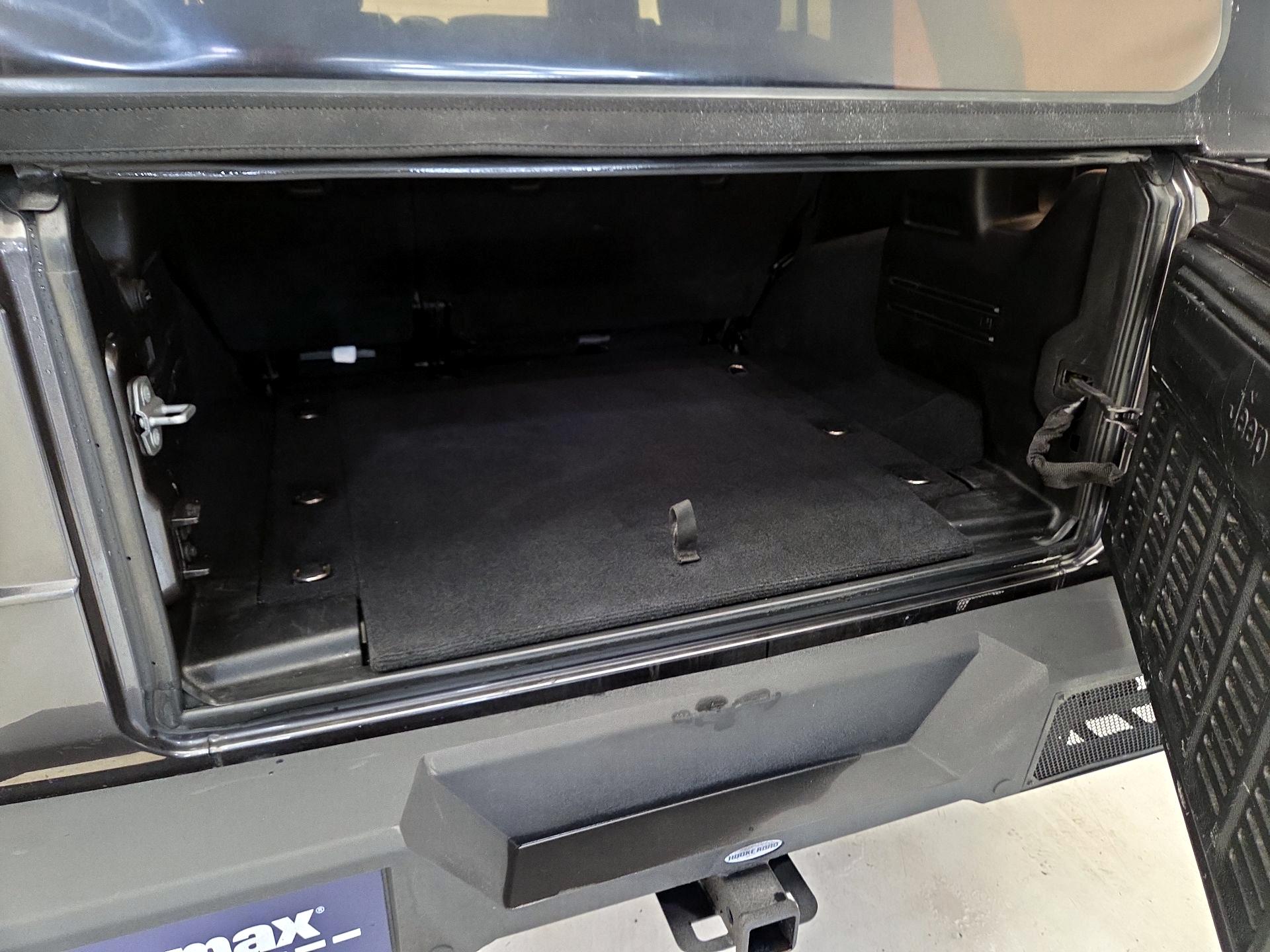 Thumbnail: 2018 Jeep Wrangler - 19