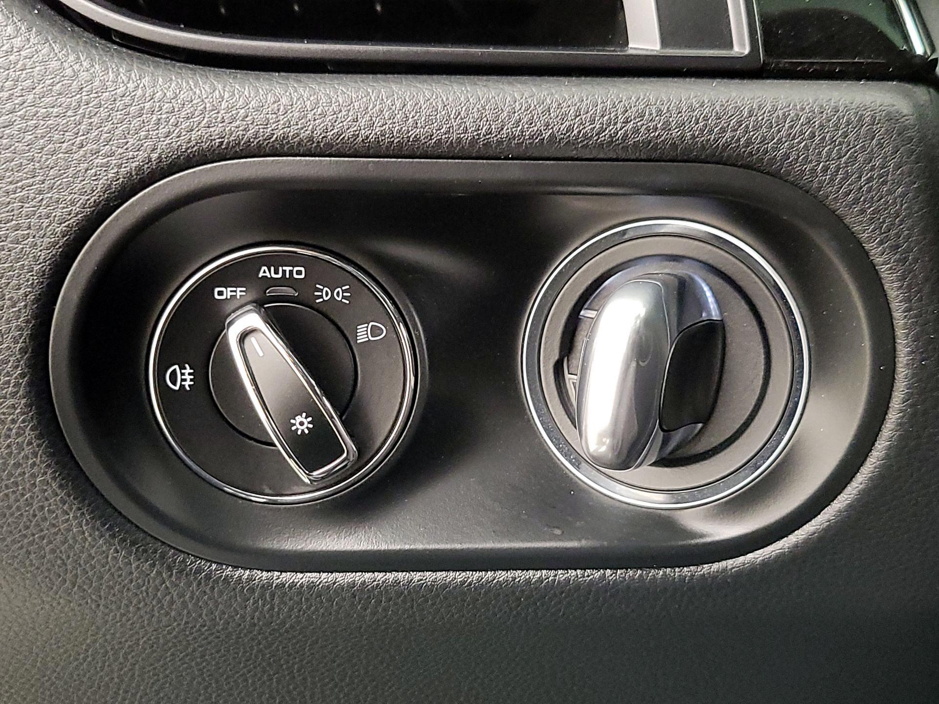 Thumbnail: 2020 Porsche Macan - 13