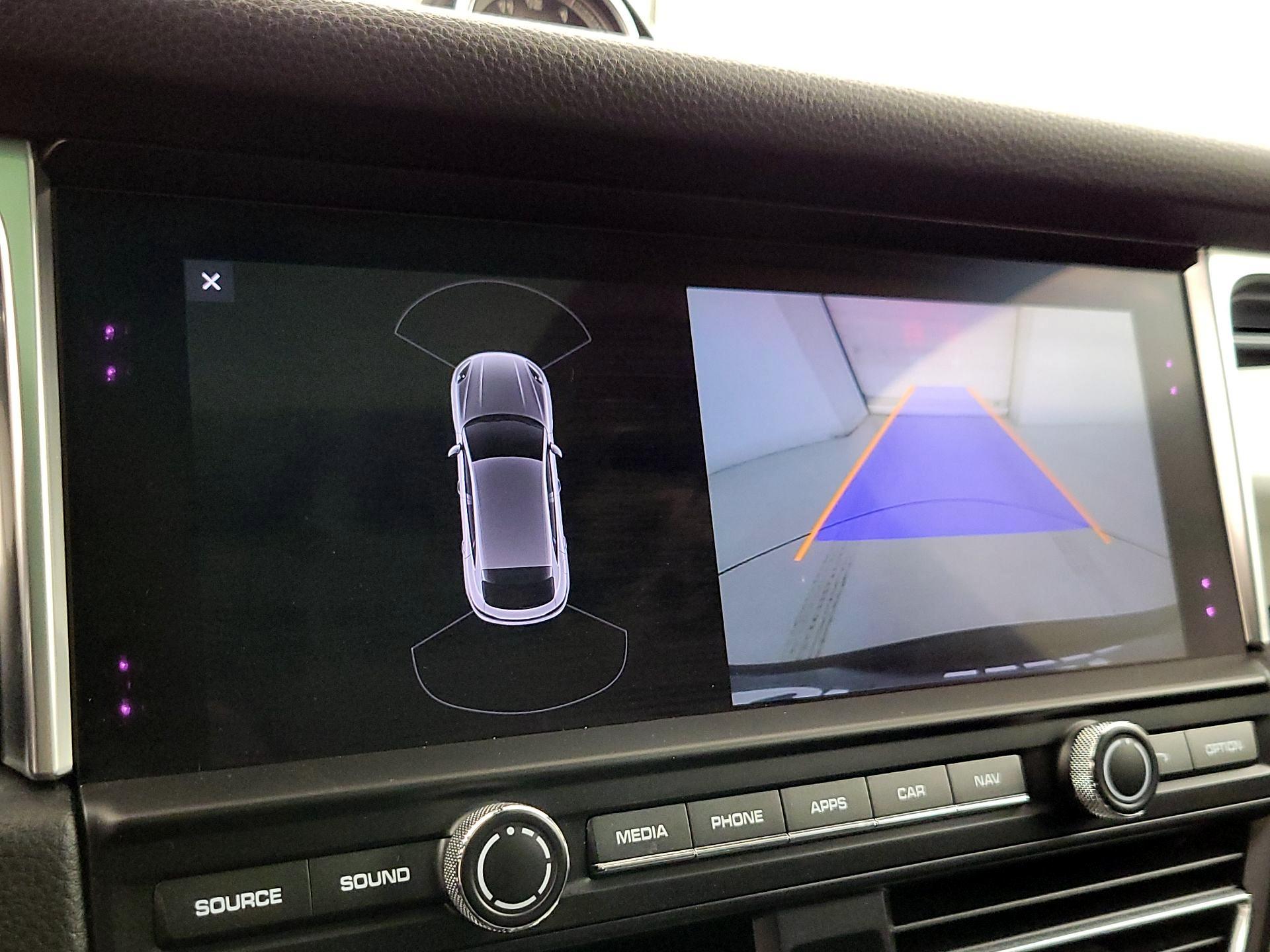 Thumbnail: 2020 Porsche Macan - 15