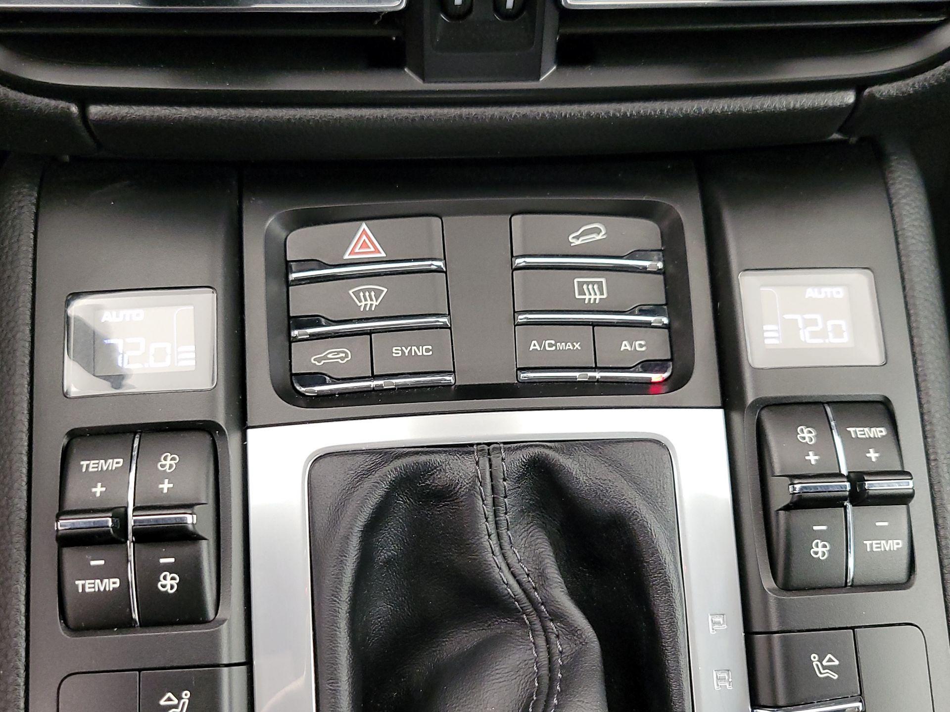 Thumbnail: 2020 Porsche Macan - 17