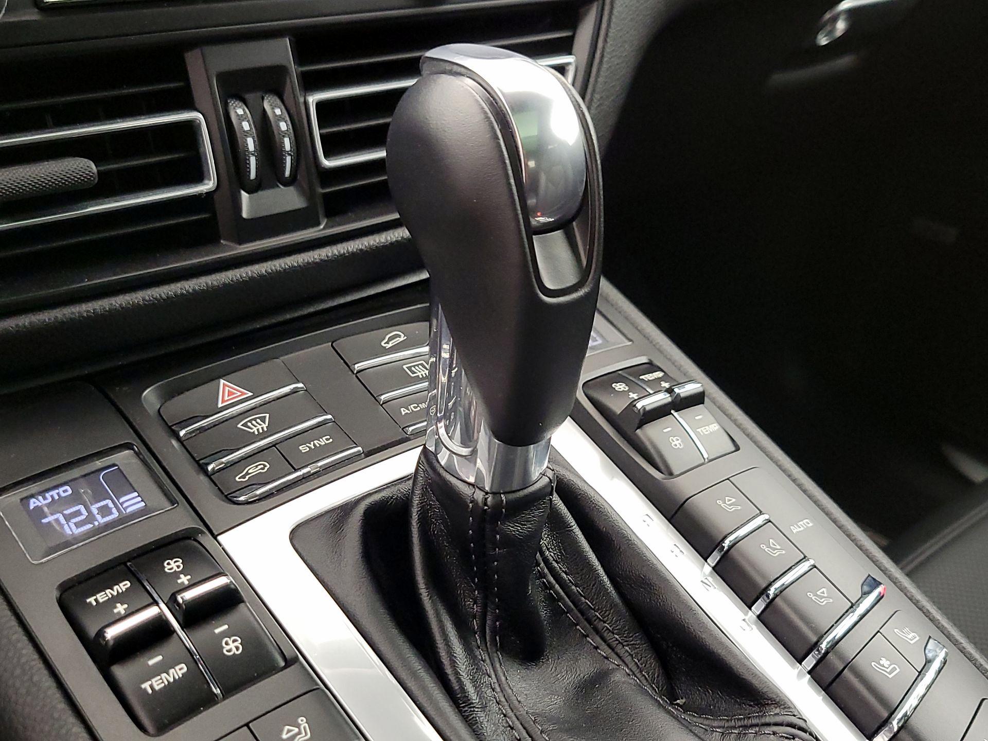 Thumbnail: 2020 Porsche Macan - 18