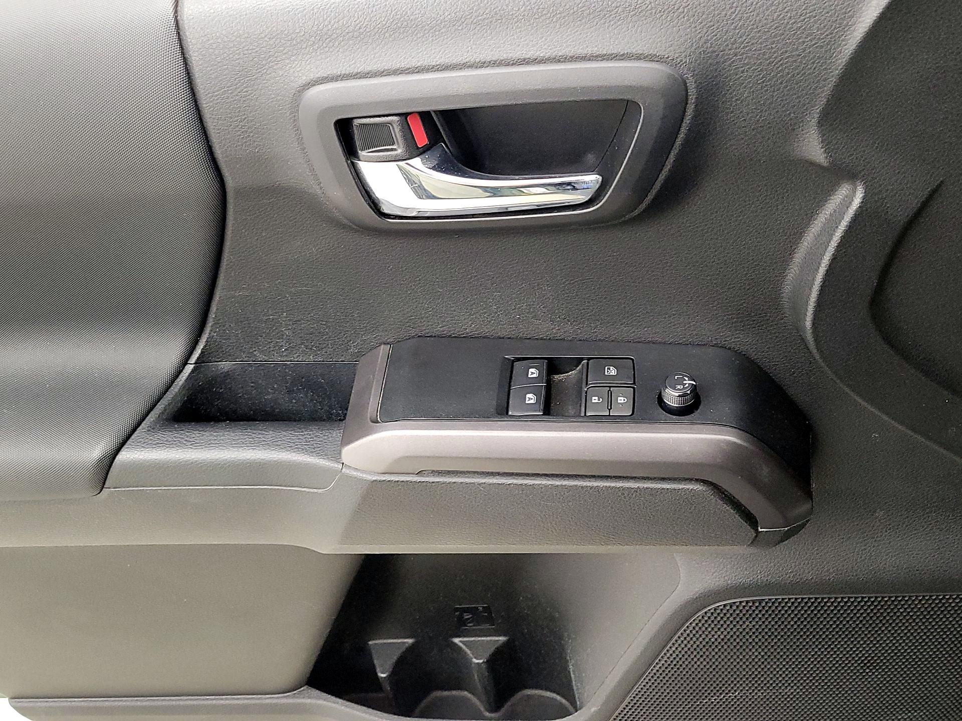 Thumbnail: 2022 Toyota Tacoma - 12