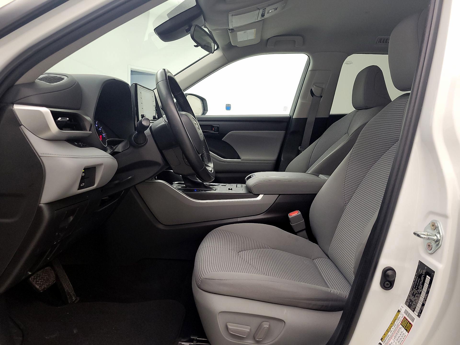 Thumbnail: 2022 Toyota Highlander - 11