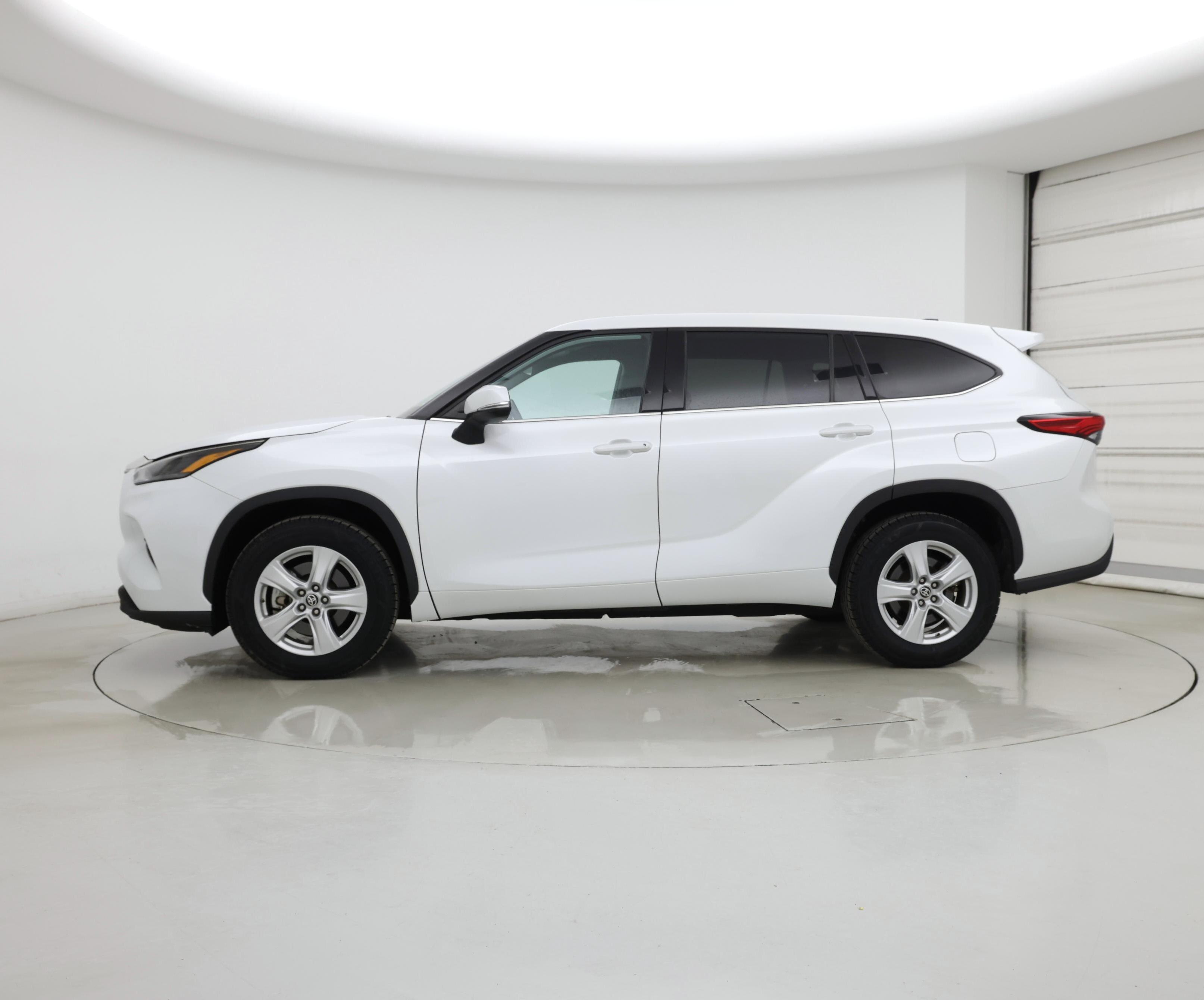 Thumbnail: 2022 Toyota Highlander - 3