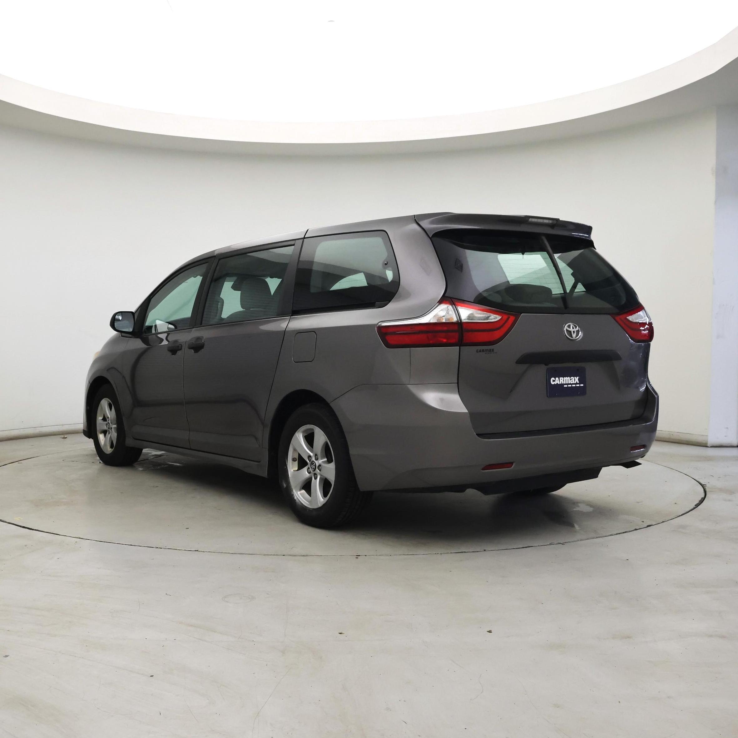 Thumbnail: 2018 Toyota Sienna - 2