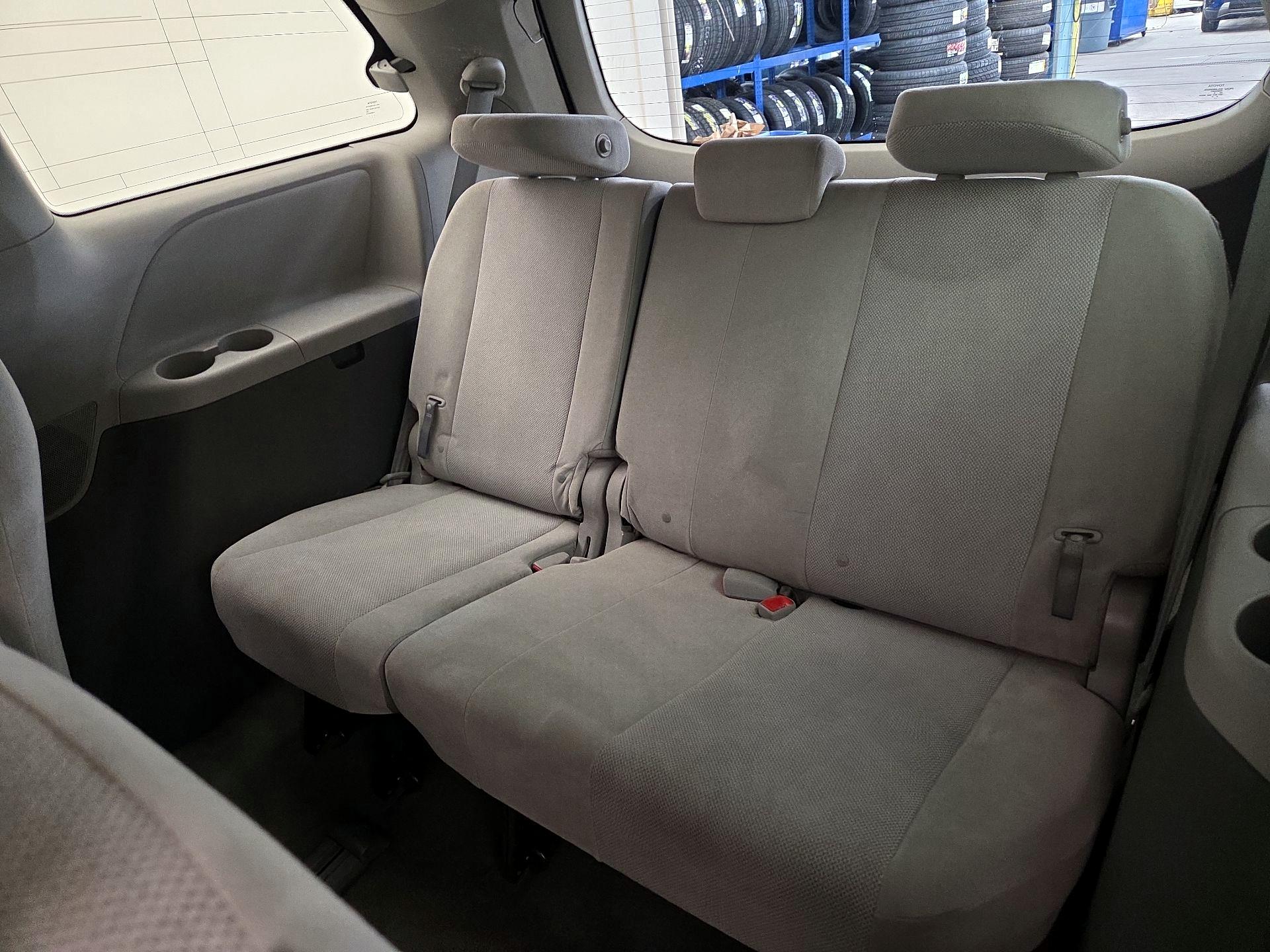 Thumbnail: 2018 Toyota Sienna - 20