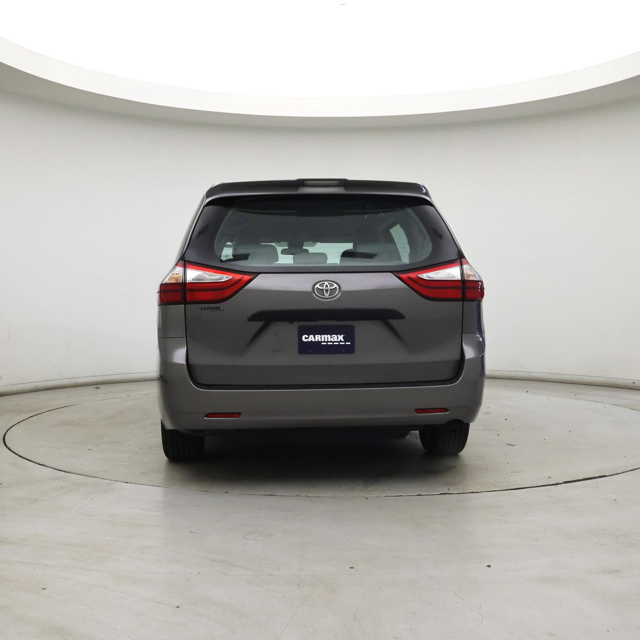 Thumbnail: 2018 Toyota Sienna - 6