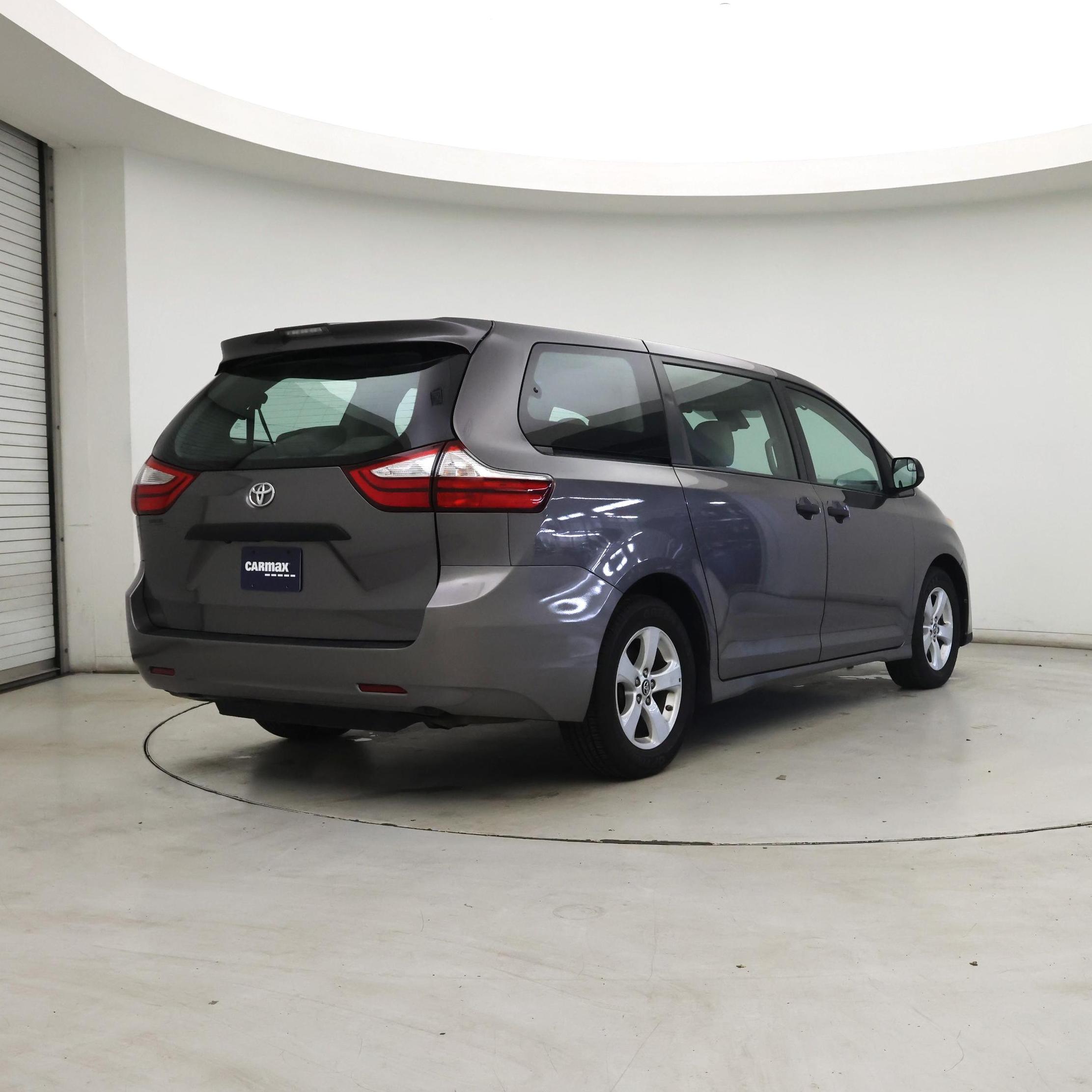 Thumbnail: 2018 Toyota Sienna - 8