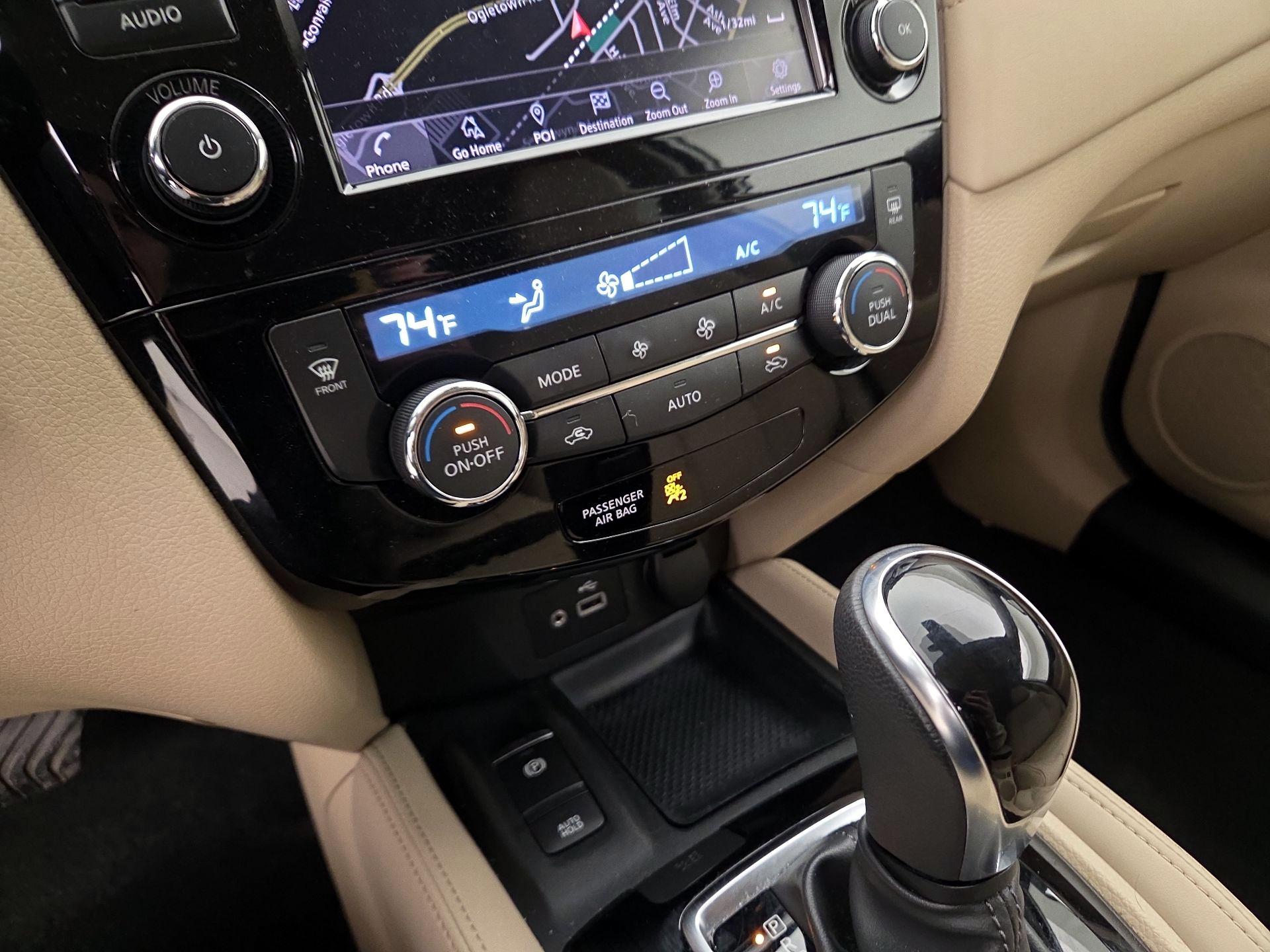 Thumbnail: 2019 Nissan Rogue - 16