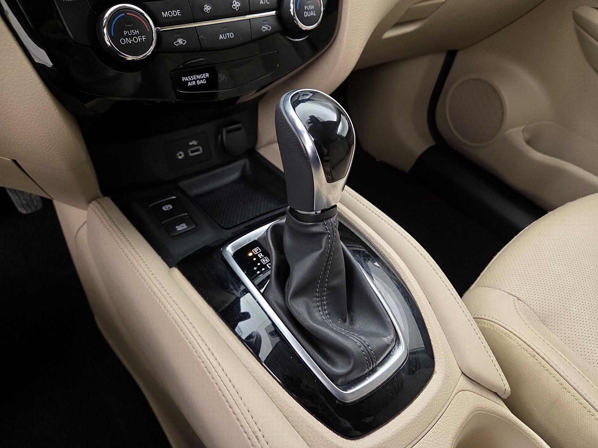 Thumbnail: 2019 Nissan Rogue - 17