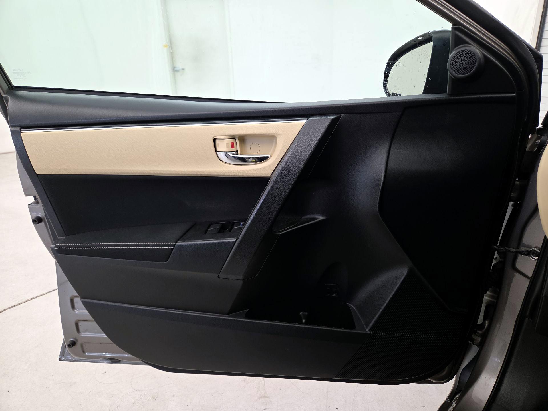 Thumbnail: 2017 Toyota Corolla - 12