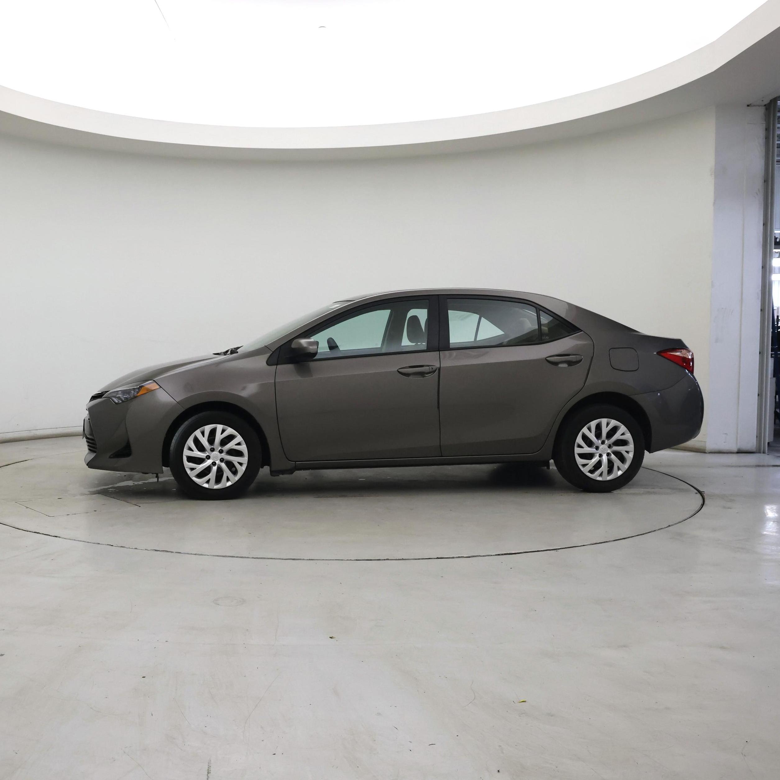 Thumbnail: 2017 Toyota Corolla - 3