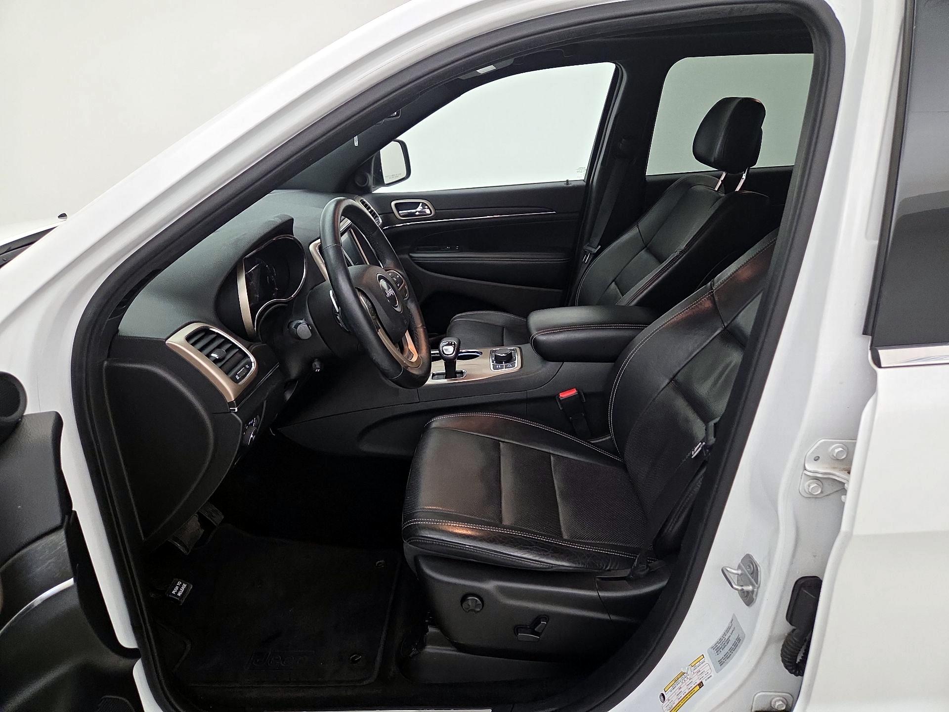 Thumbnail: 2015 Jeep Grand Cherokee - 11