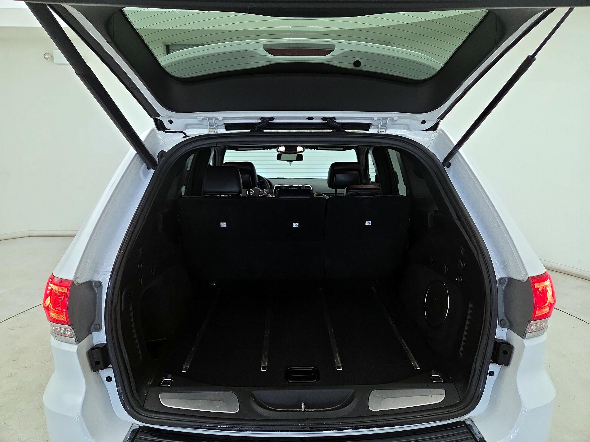 Thumbnail: 2015 Jeep Grand Cherokee - 20