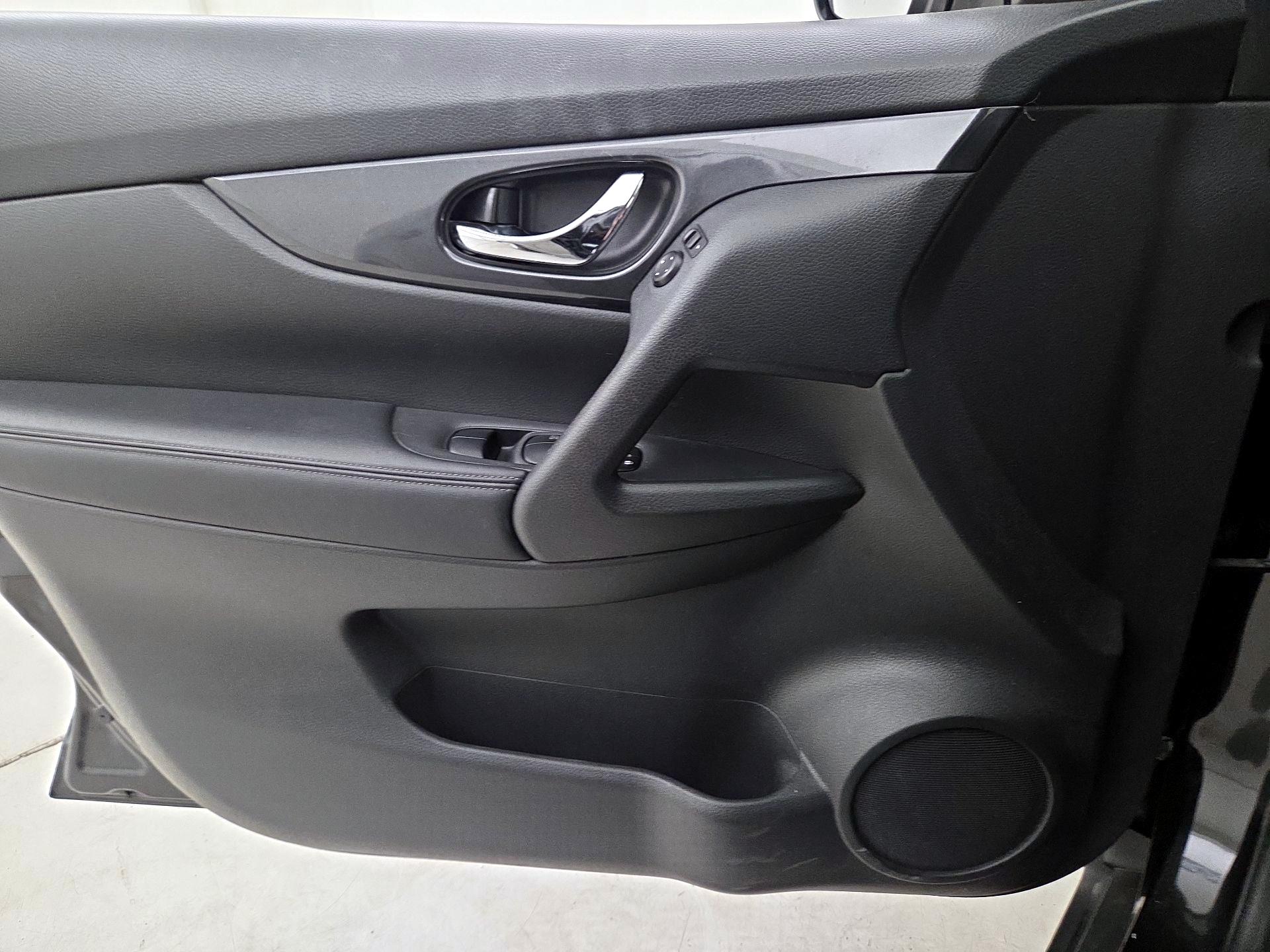 Thumbnail: 2018 Nissan Rogue - 12