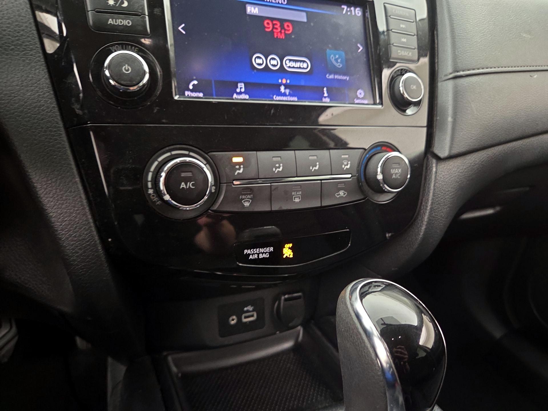 Thumbnail: 2018 Nissan Rogue - 16