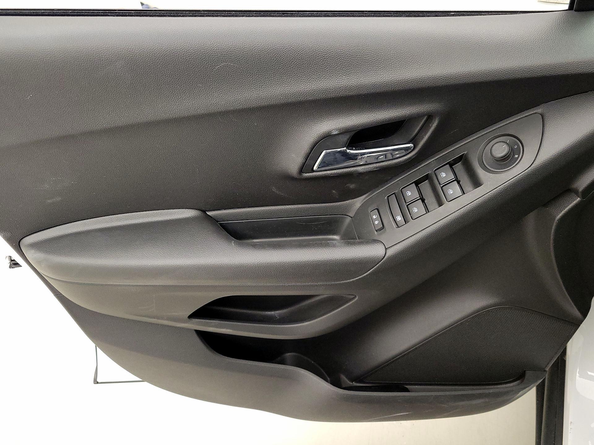 Thumbnail: 2020 Chevrolet Trax - 12