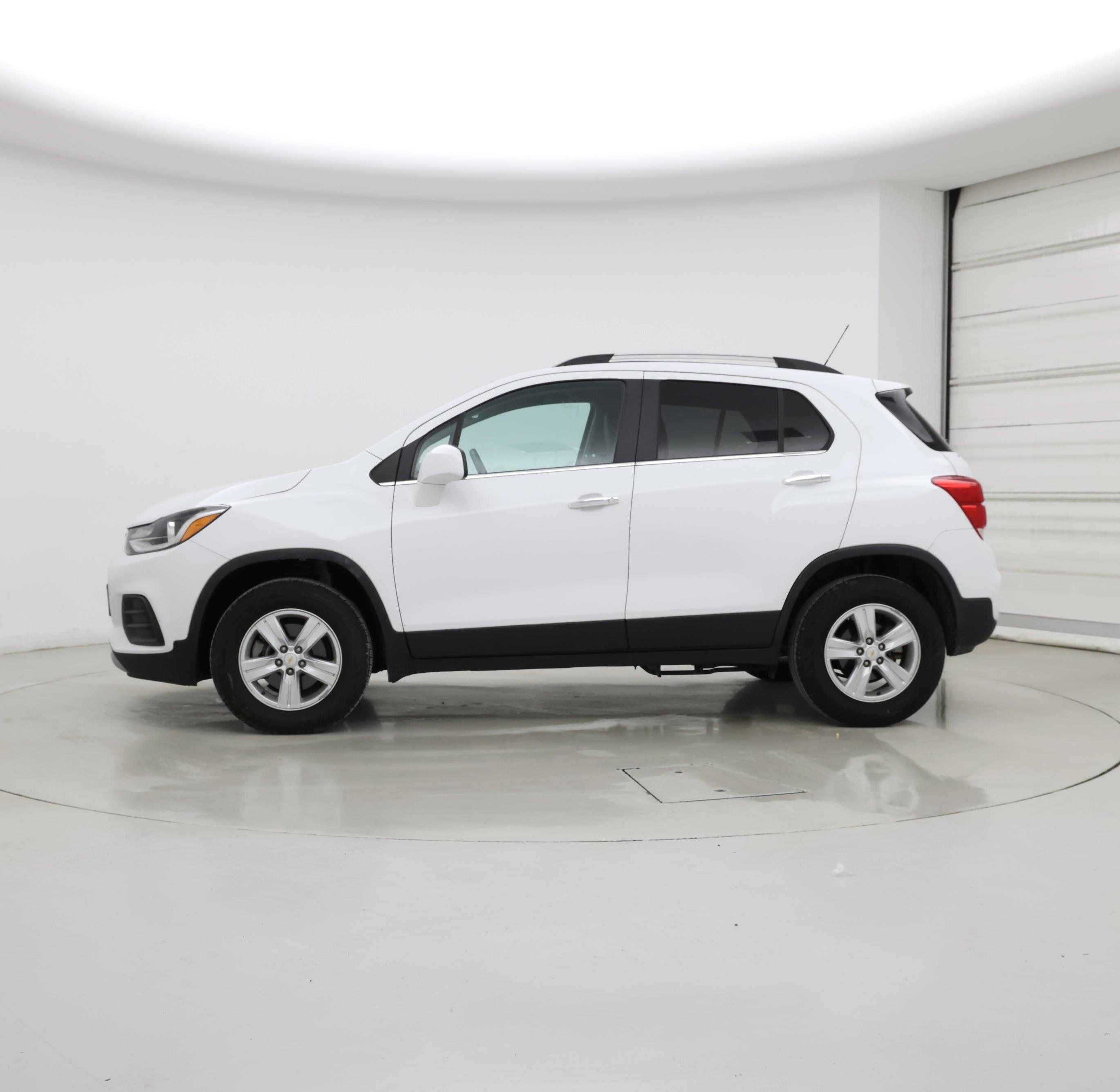 Thumbnail: 2020 Chevrolet Trax - 3