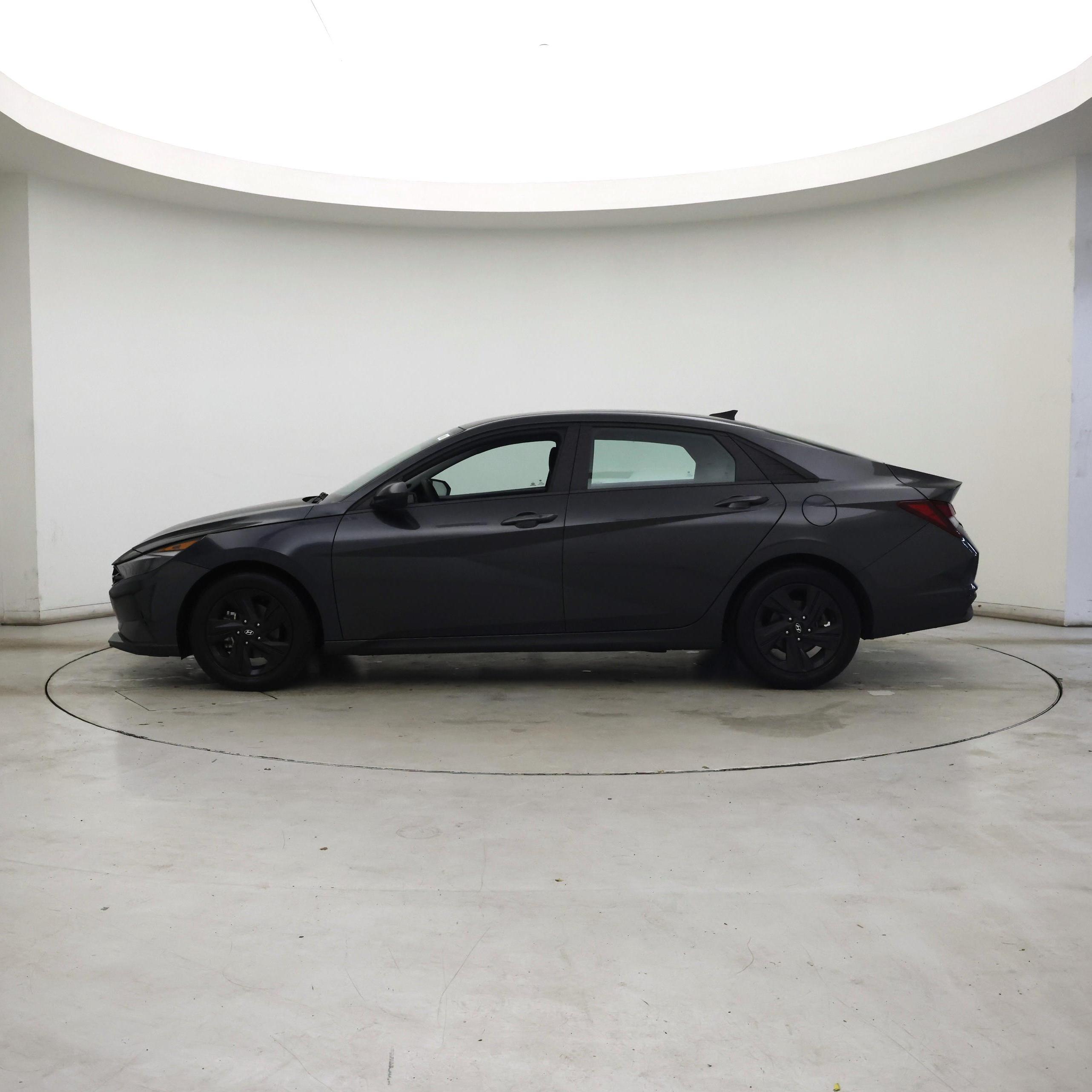 Thumbnail: 2023 Hyundai Elantra - 3