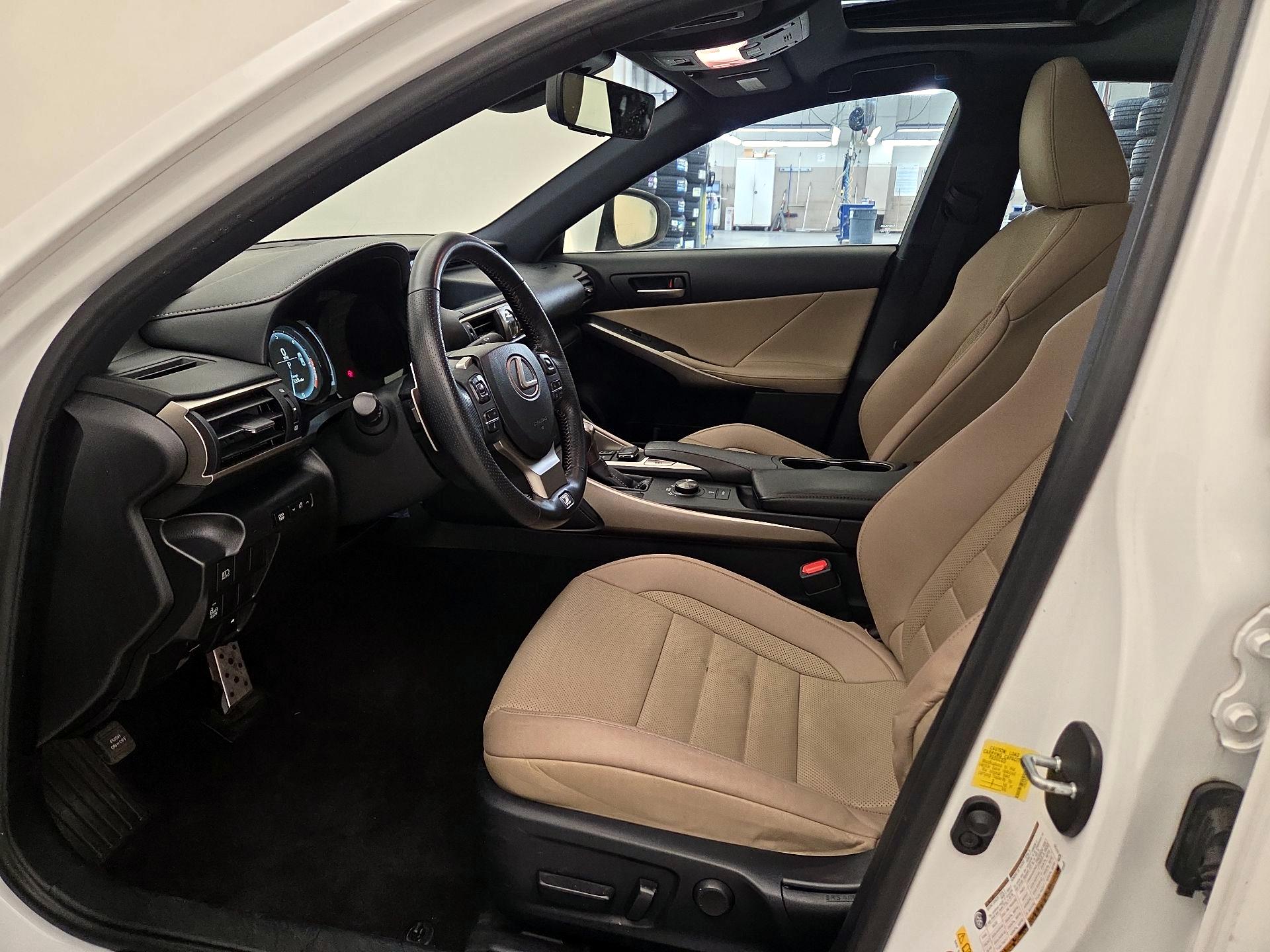 Thumbnail: 2019 Lexus IS - 11