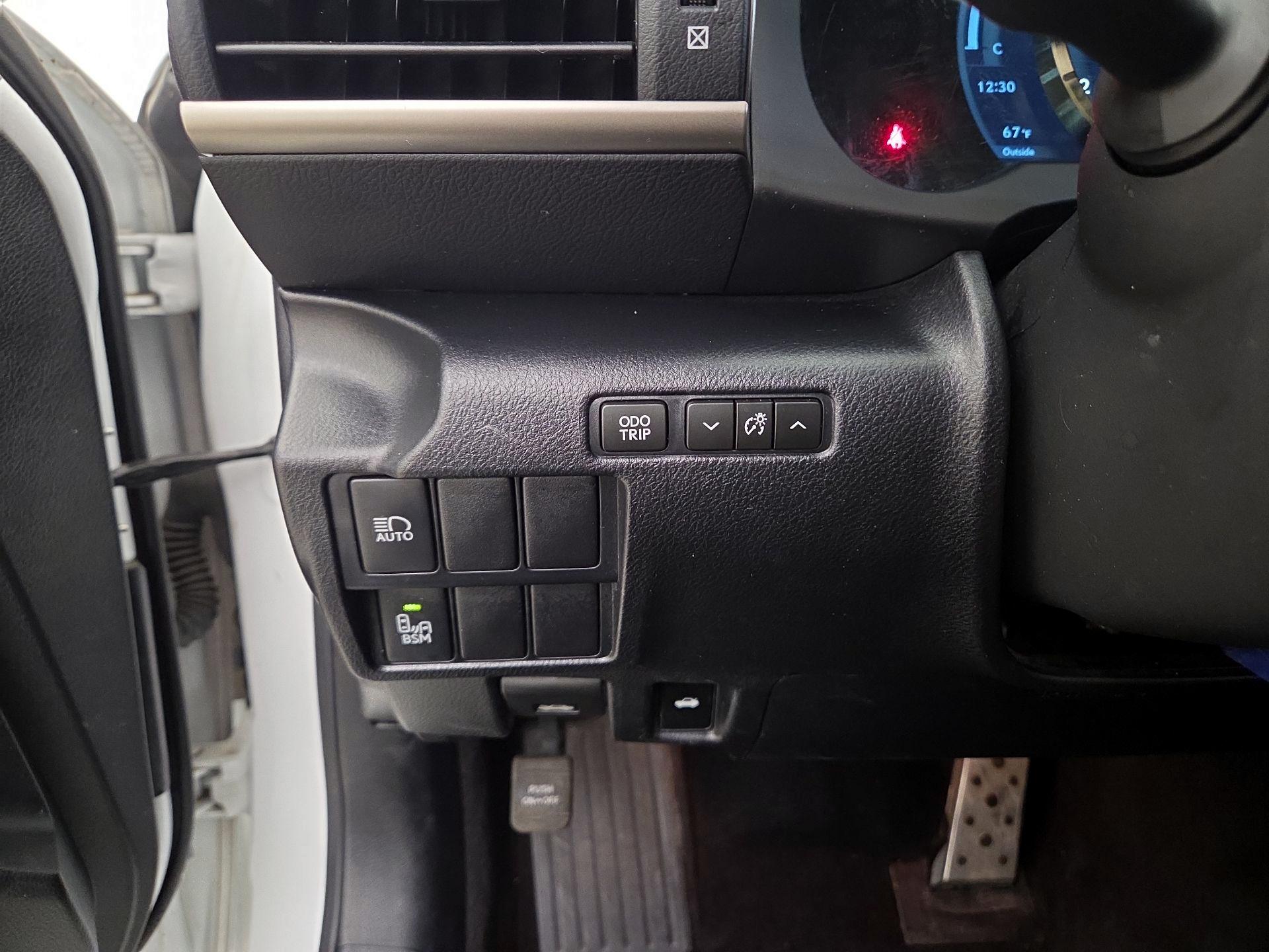 Thumbnail: 2019 Lexus IS - 13