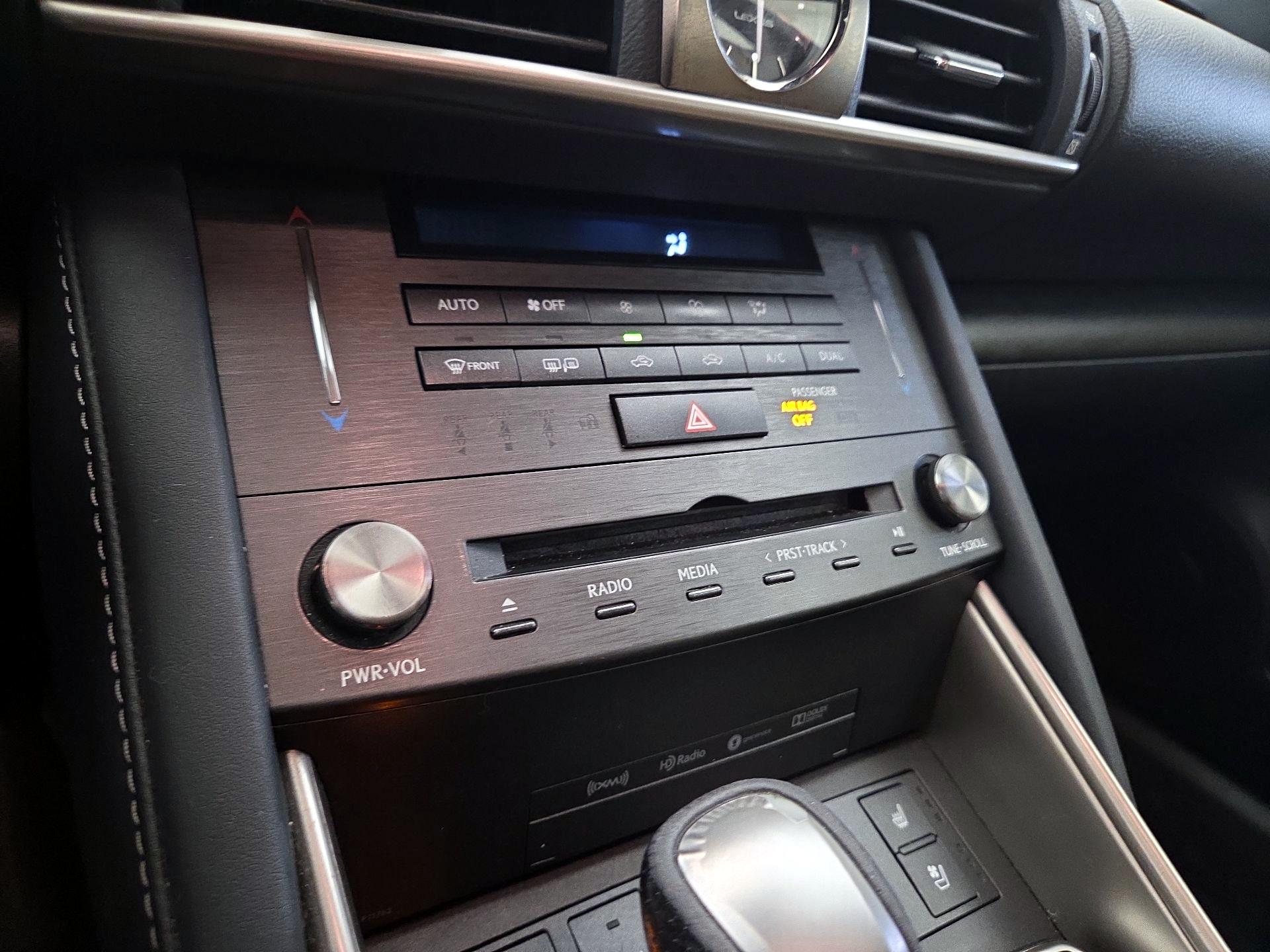 Thumbnail: 2019 Lexus IS - 17