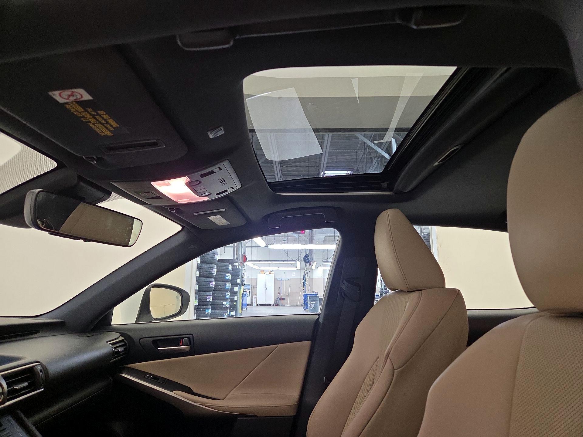 Thumbnail: 2019 Lexus IS - 20