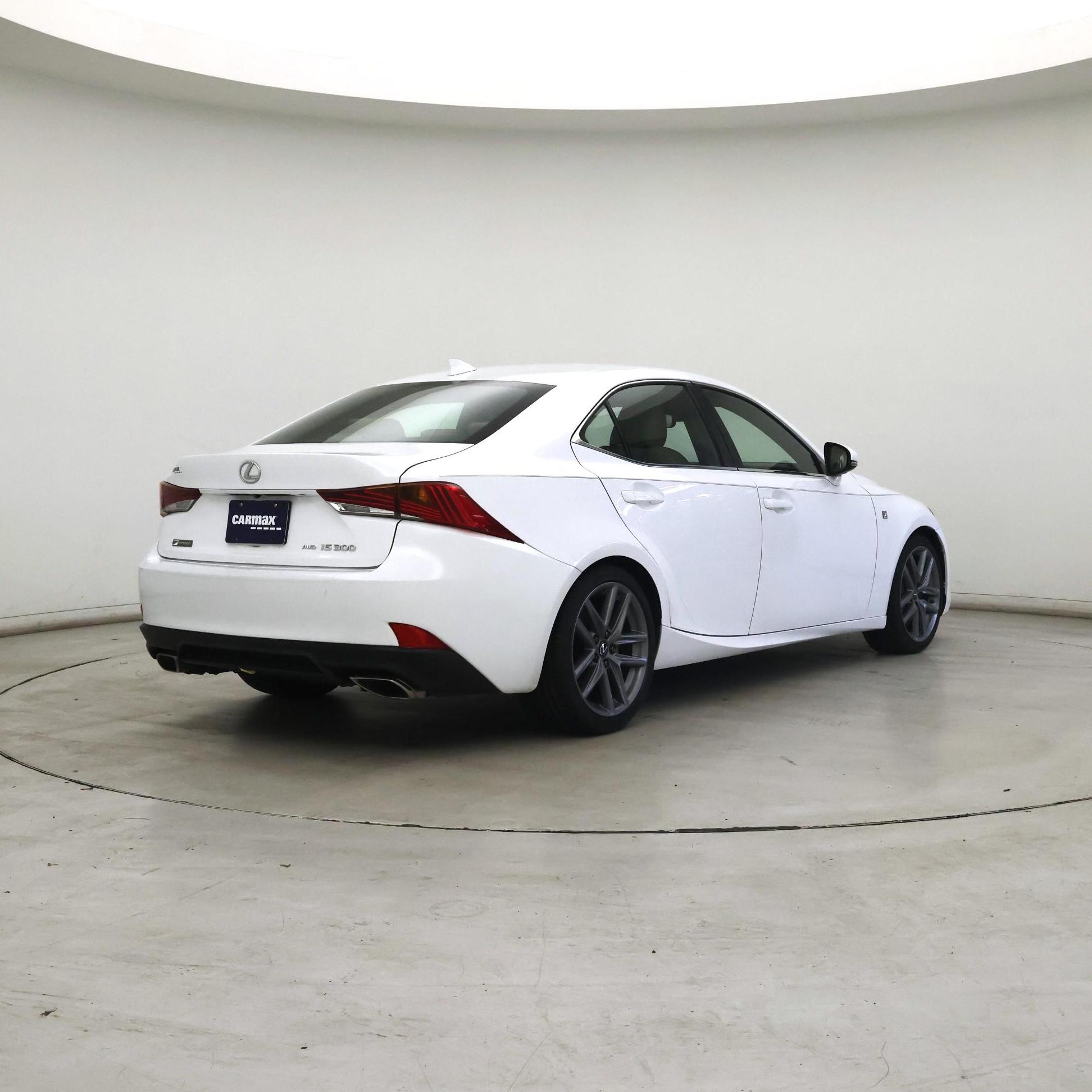 Thumbnail: 2019 Lexus IS - 8