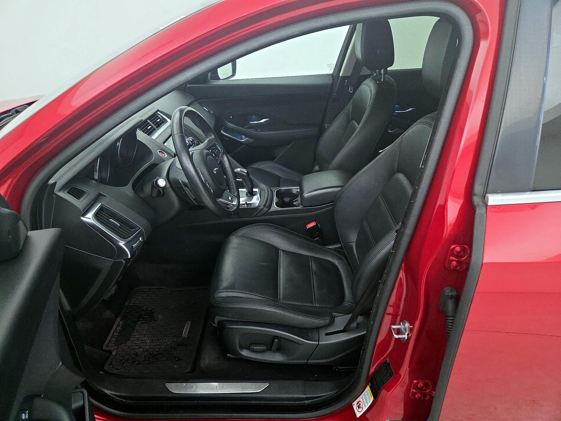 Thumbnail: 2019 Jaguar E-Pace - 11