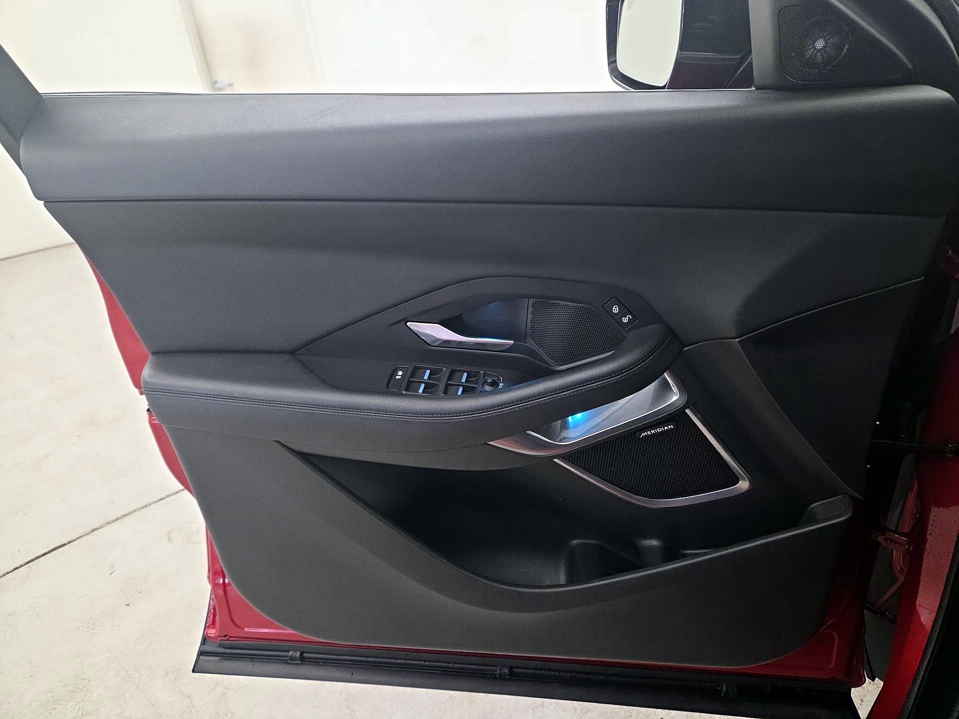 Thumbnail: 2019 Jaguar E-Pace - 12