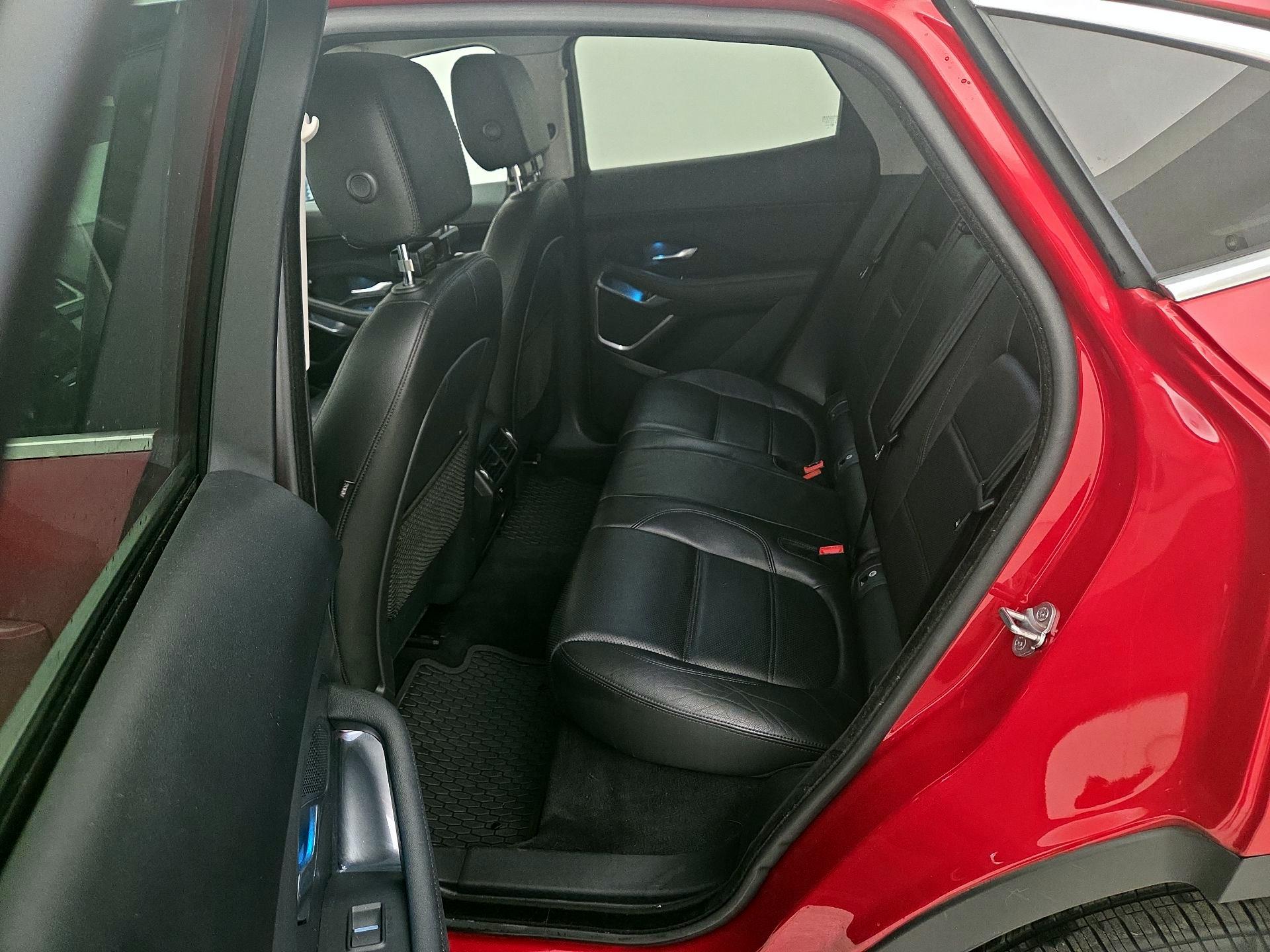 Thumbnail: 2019 Jaguar E-Pace - 17