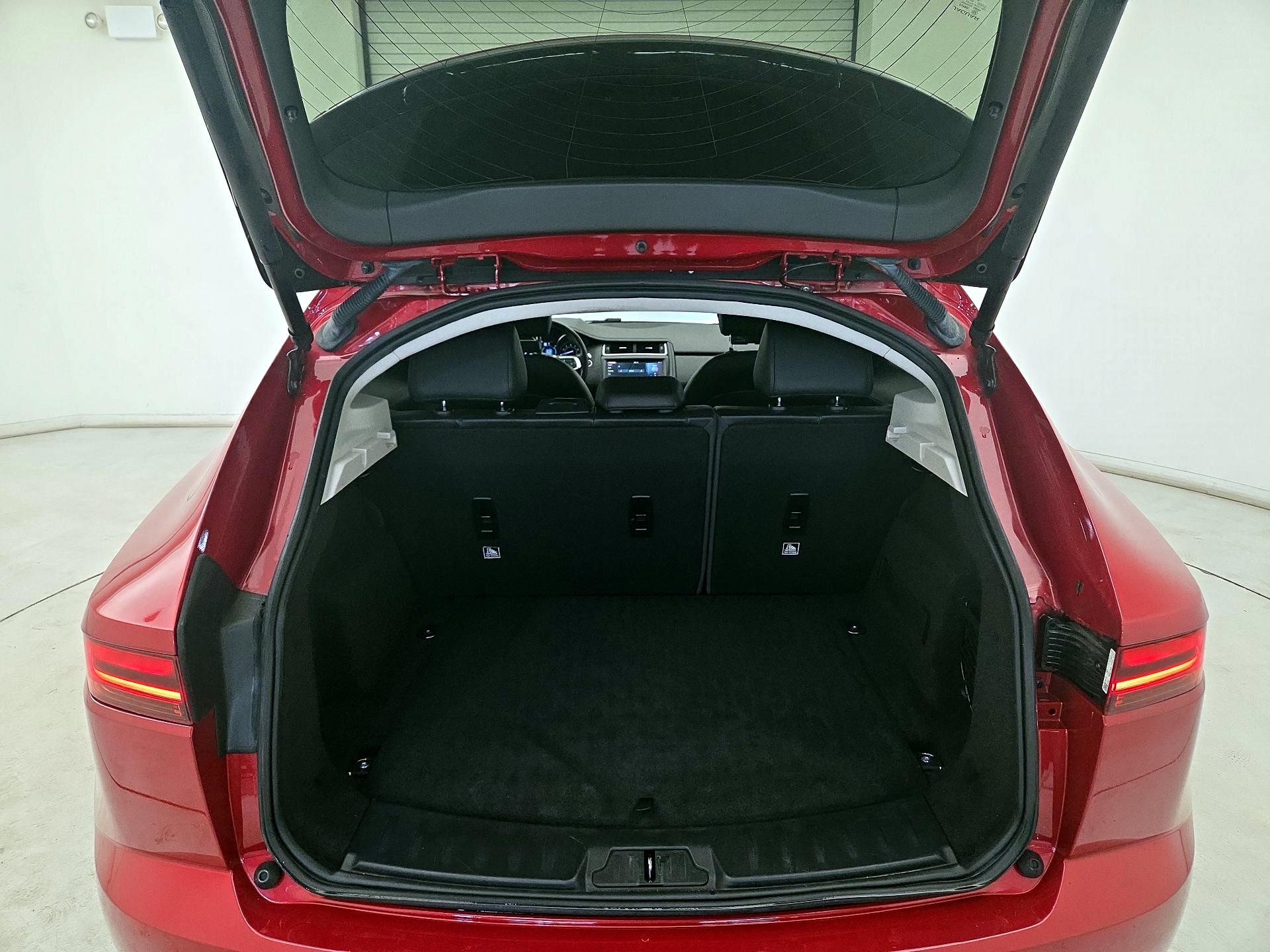 Thumbnail: 2019 Jaguar E-Pace - 18