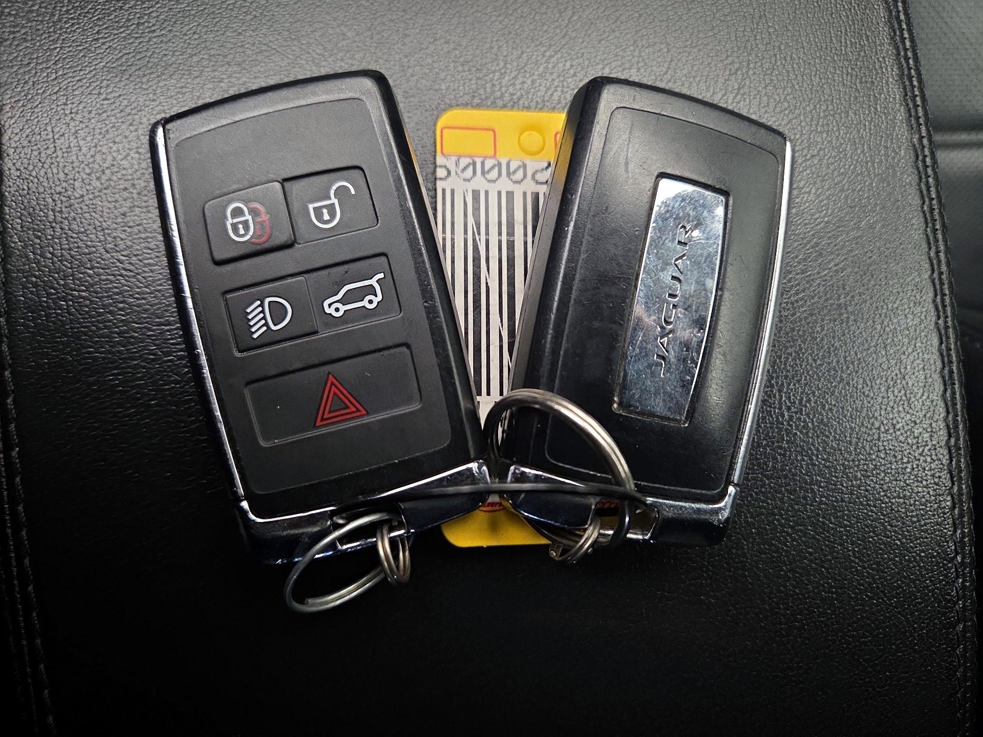 Thumbnail: 2019 Jaguar E-Pace - 20