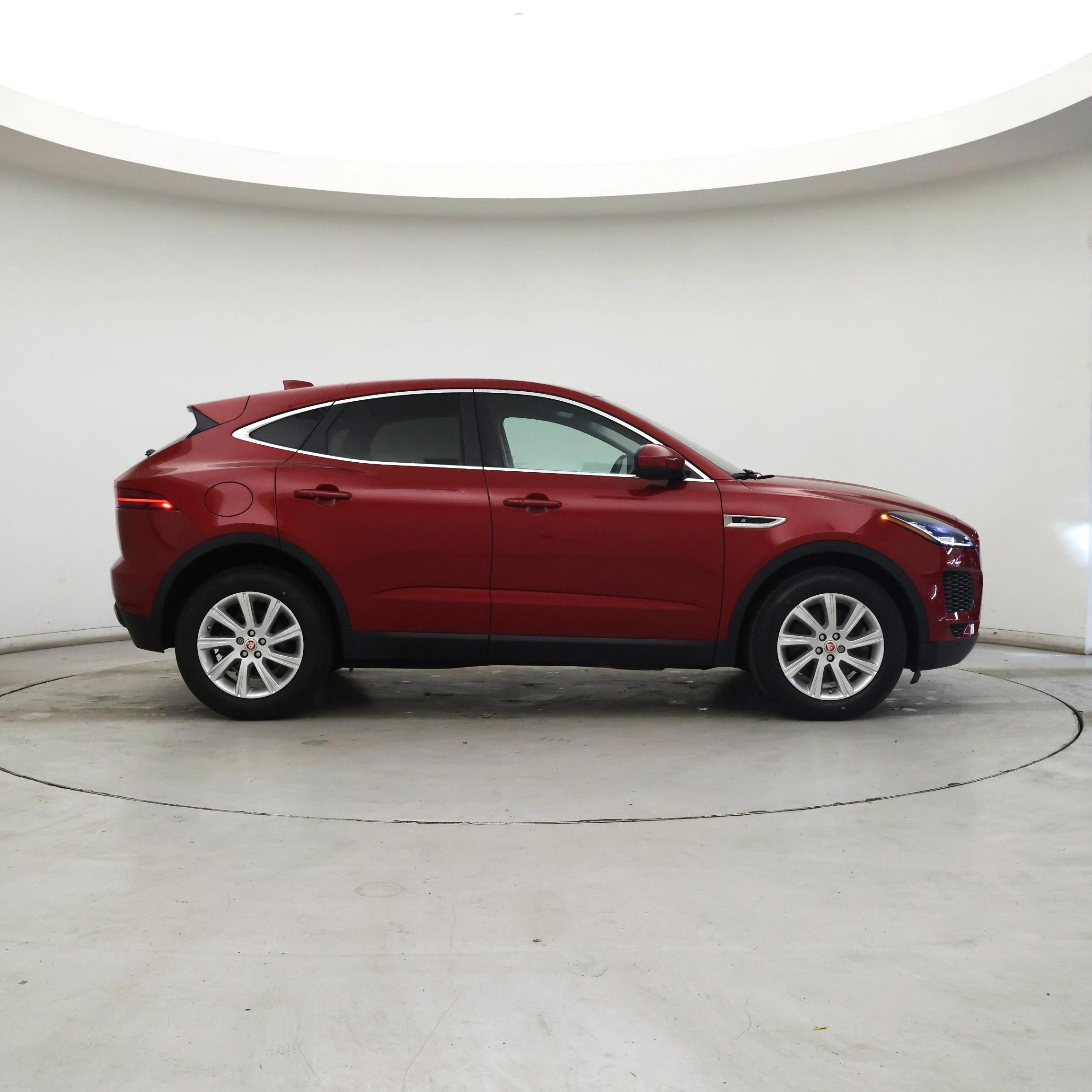 Thumbnail: 2019 Jaguar E-Pace - 7