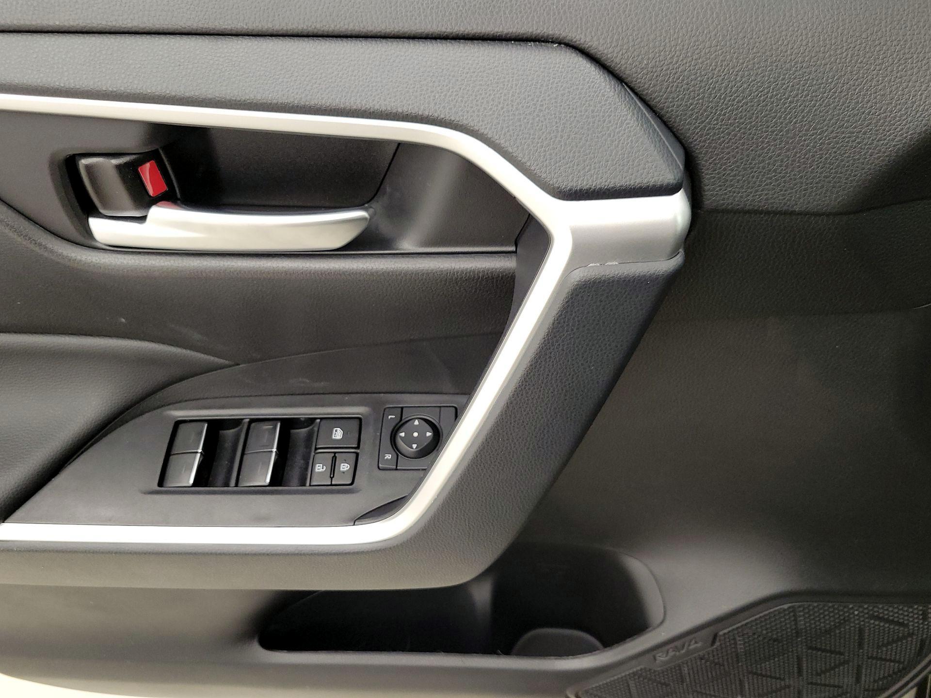 Thumbnail: 2025 Toyota RAV4 - 12