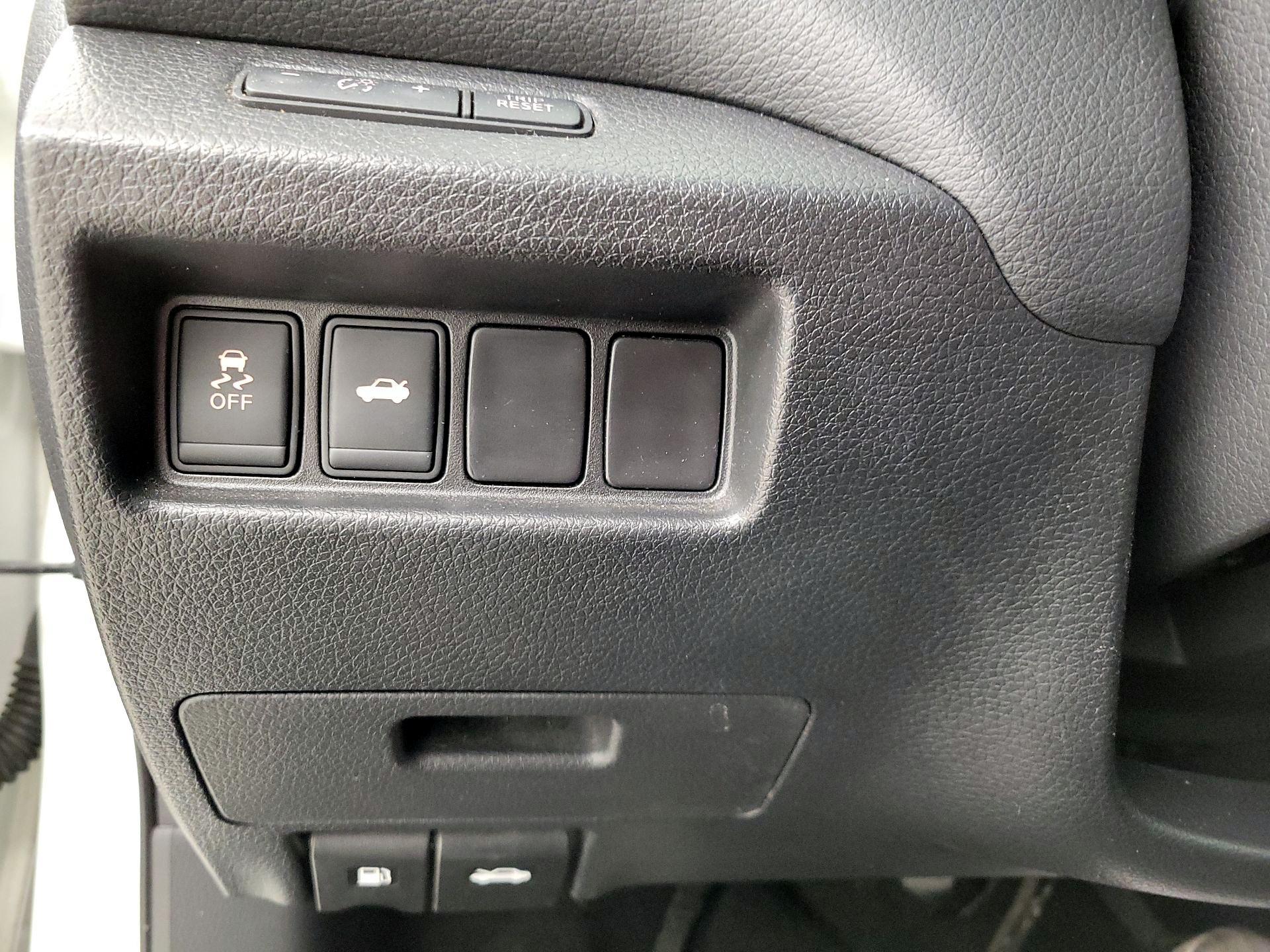 Thumbnail: 2014 Nissan Altima - 13