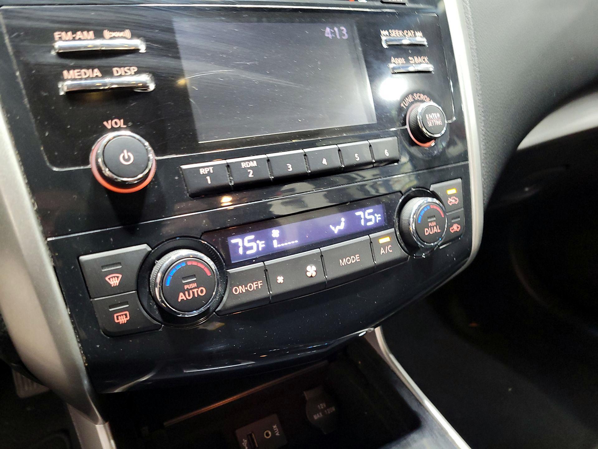 Thumbnail: 2014 Nissan Altima - 16