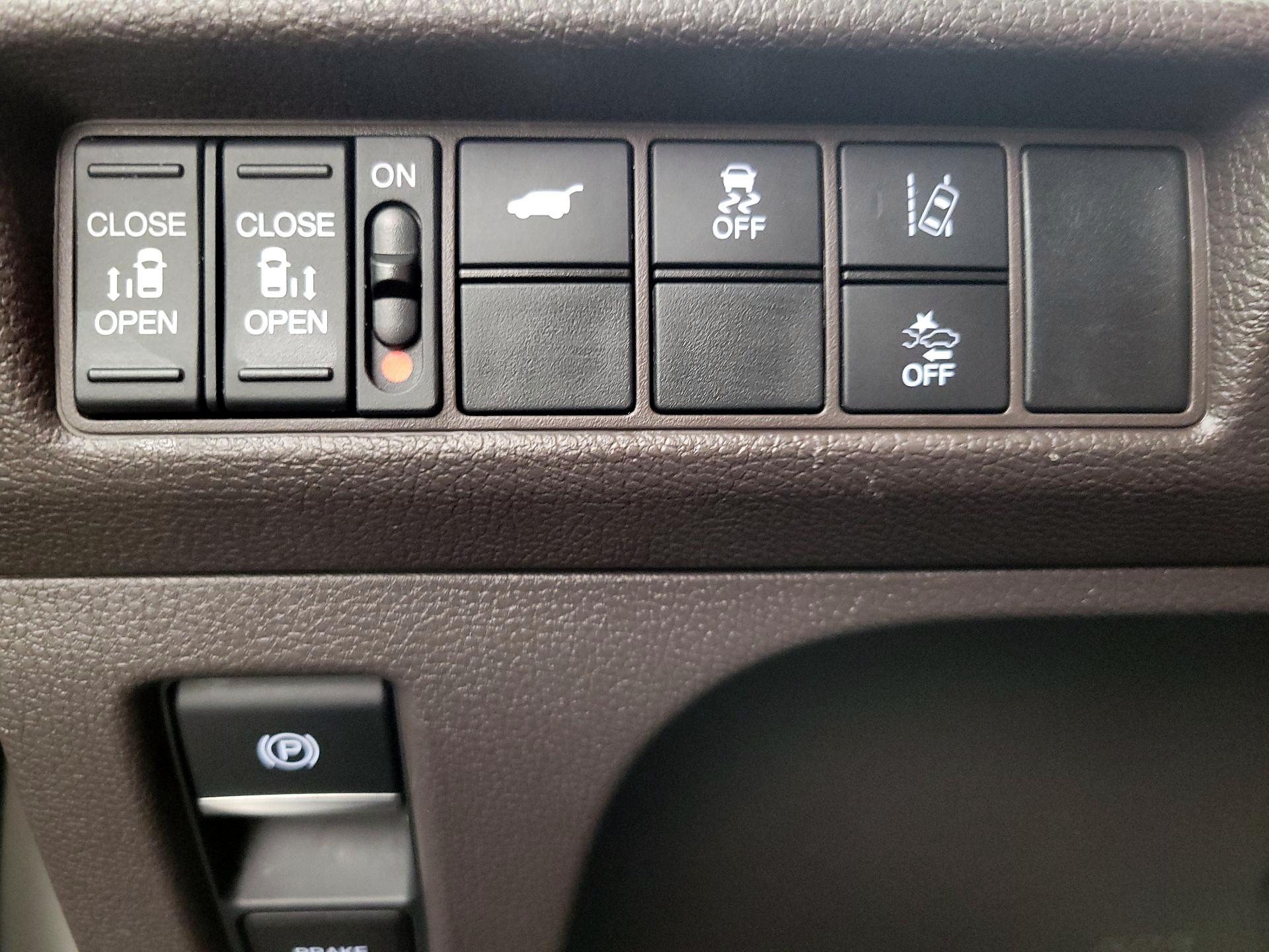 Thumbnail: 2019 Honda Odyssey - 13