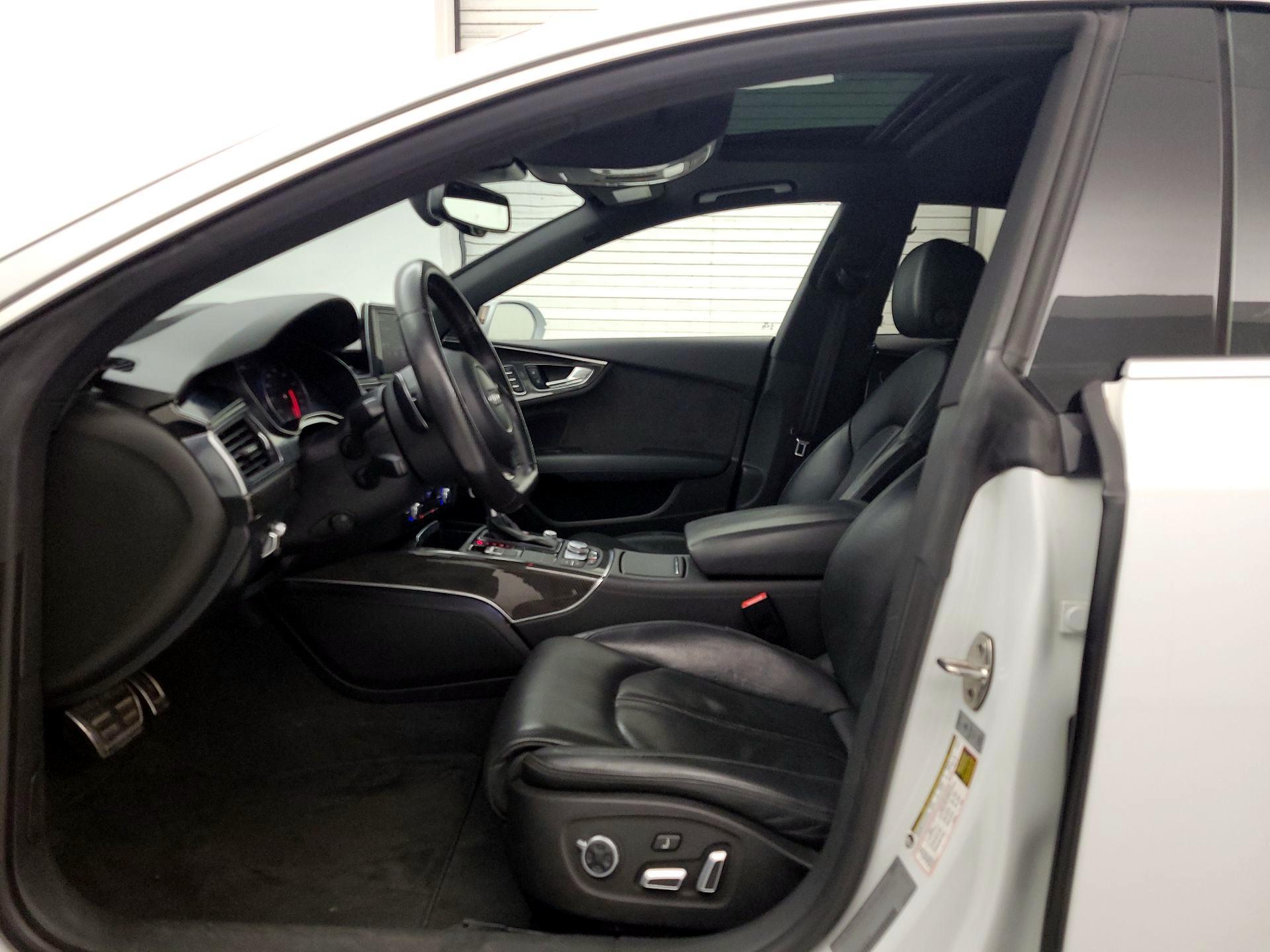 Thumbnail: 2017 Audi RS 7 - 11